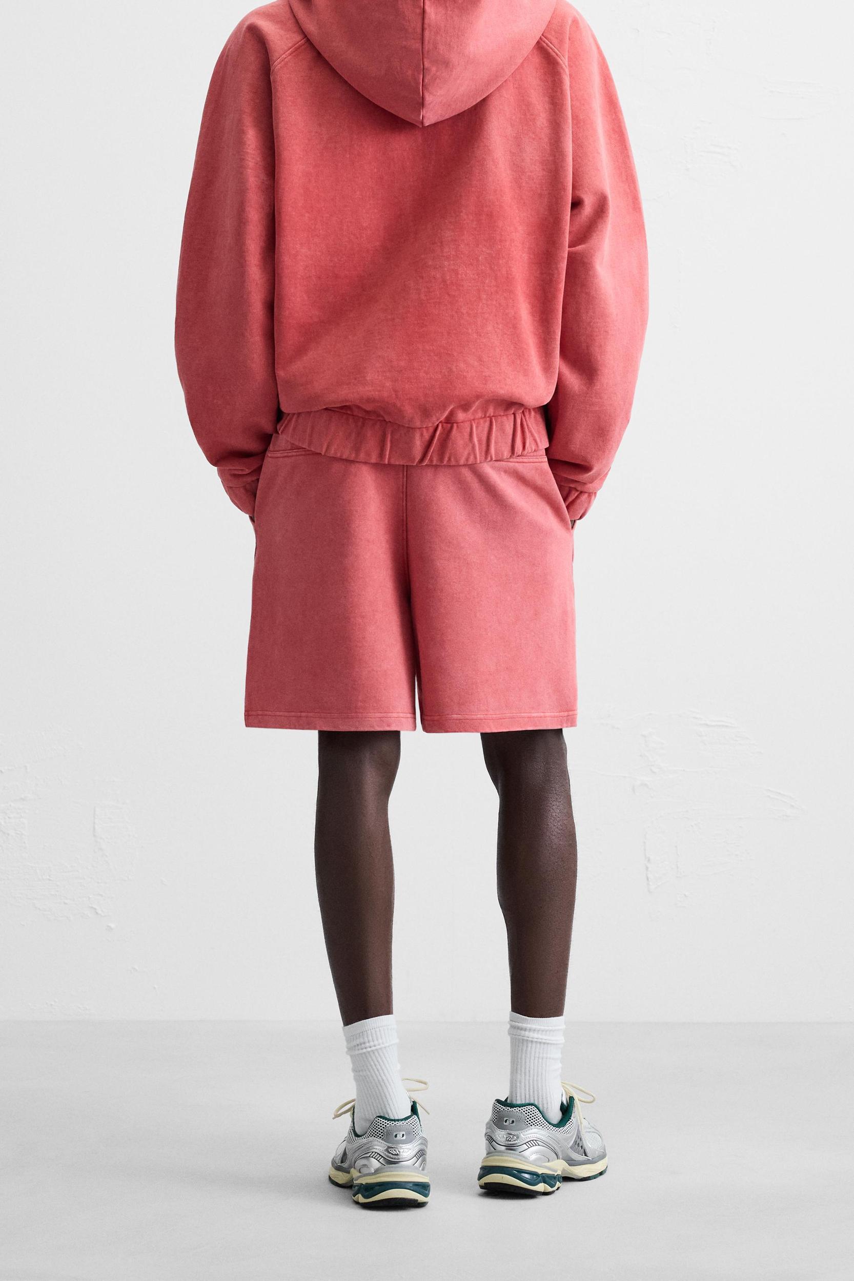 RELAXED FIT JOGGER SHORTS Product Image