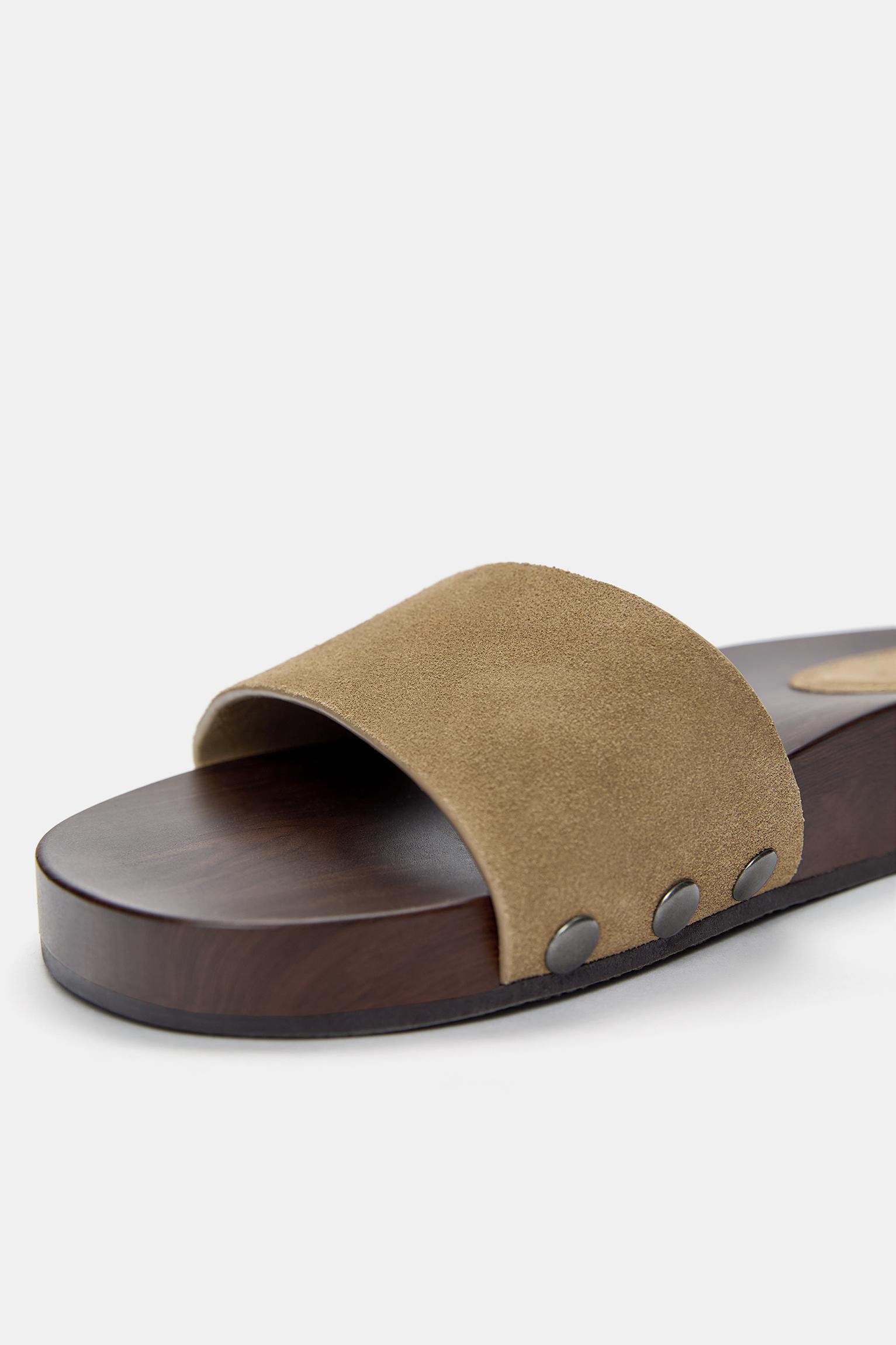 Leather flat sandals Product Image