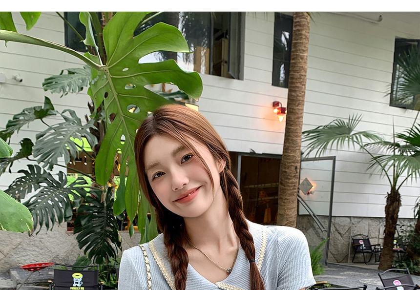 Short-Sleeve Asymmetrical Collar Contrast Trim Ruched Crop T-Shirt Product Image