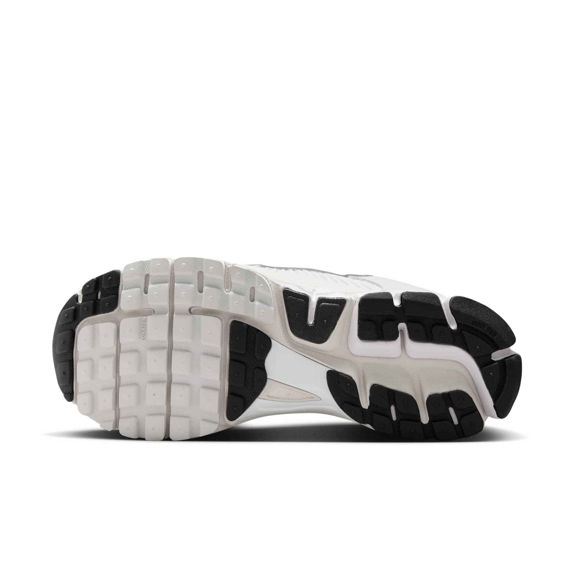 Nike Womens Zoom Vomero 5 Shoes | FQ7079-100 Product Image