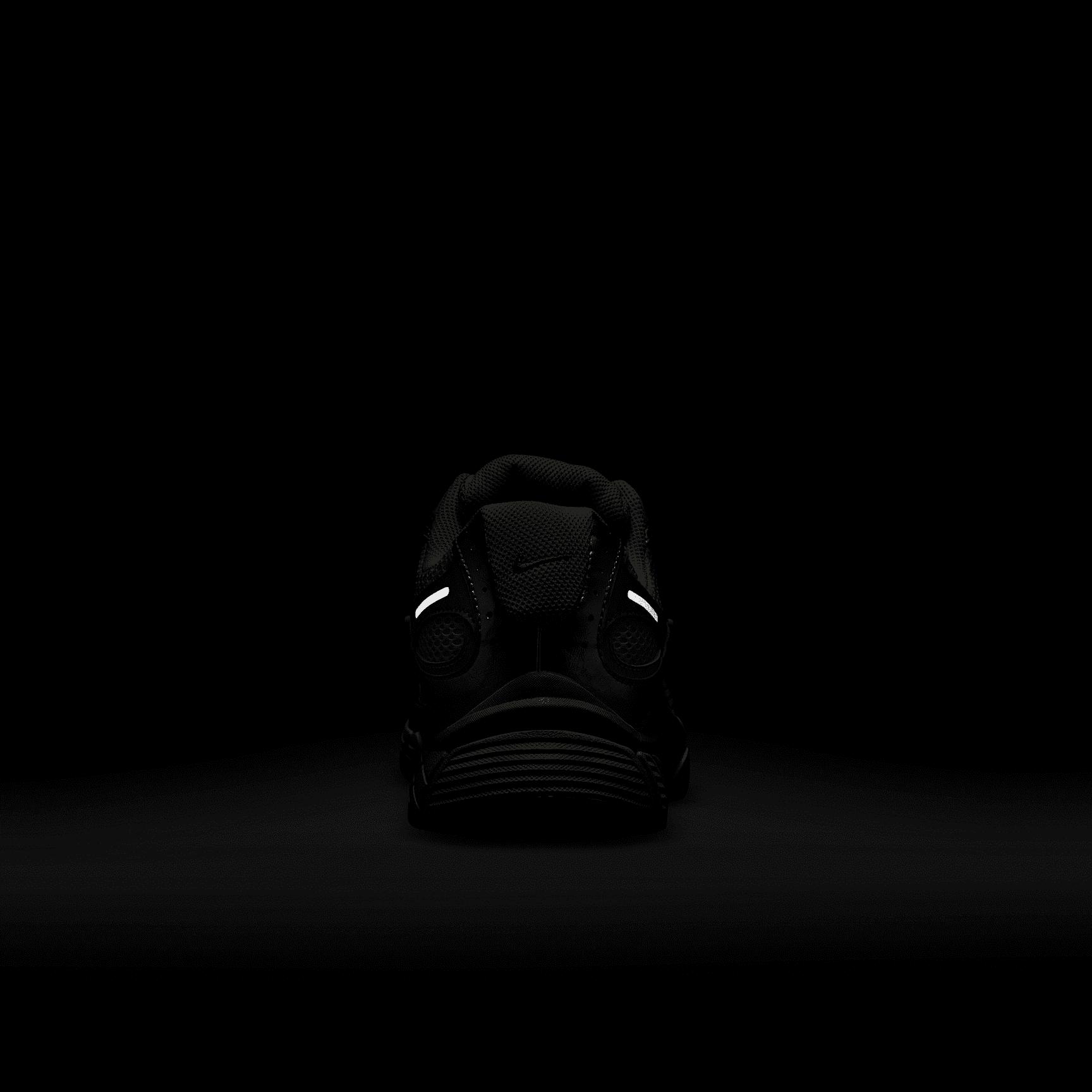 Nike Mens V5 RNR Shoes | HJ5228-104 Product Image