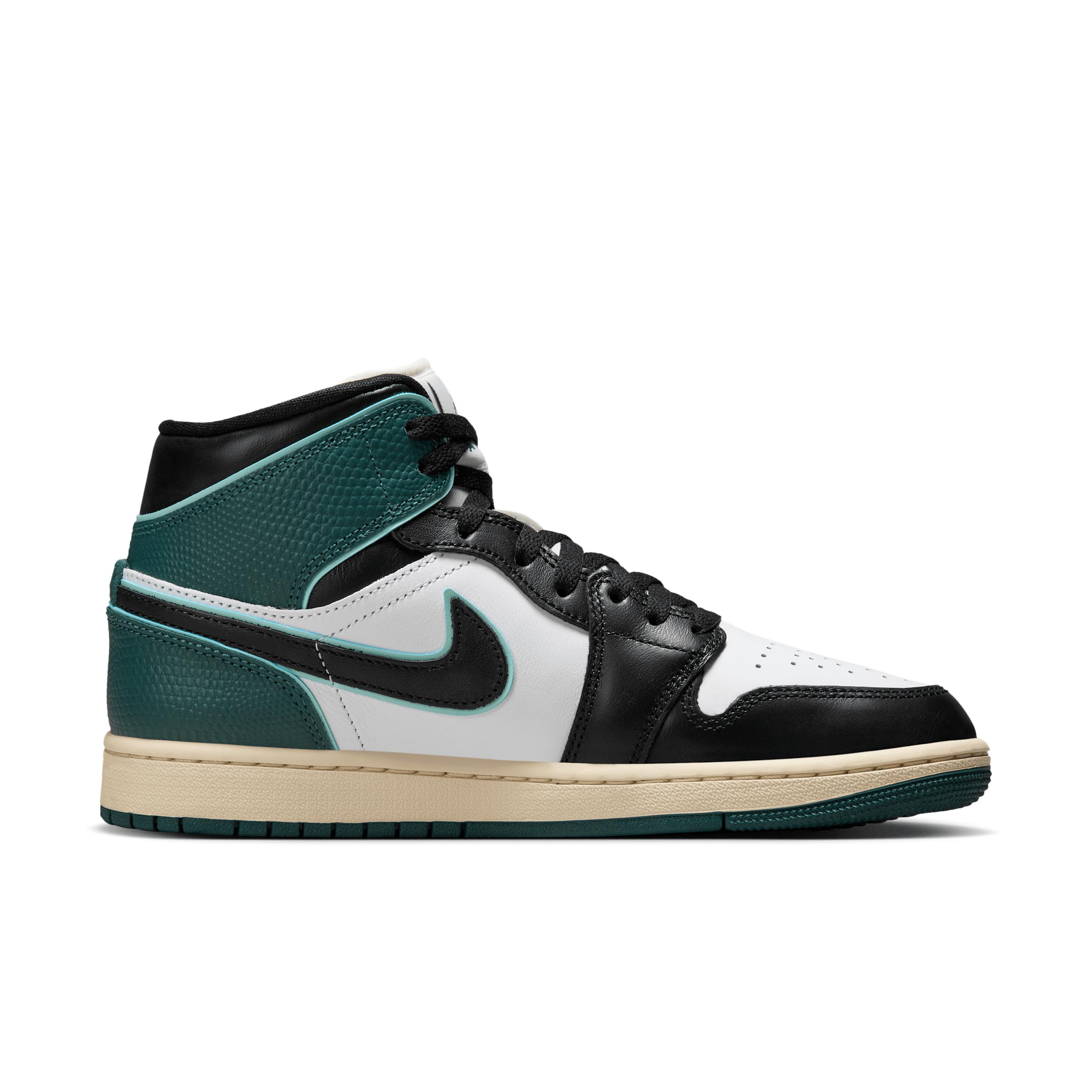 Women's Air Jordan 1 Mid SE Shoes Product Image