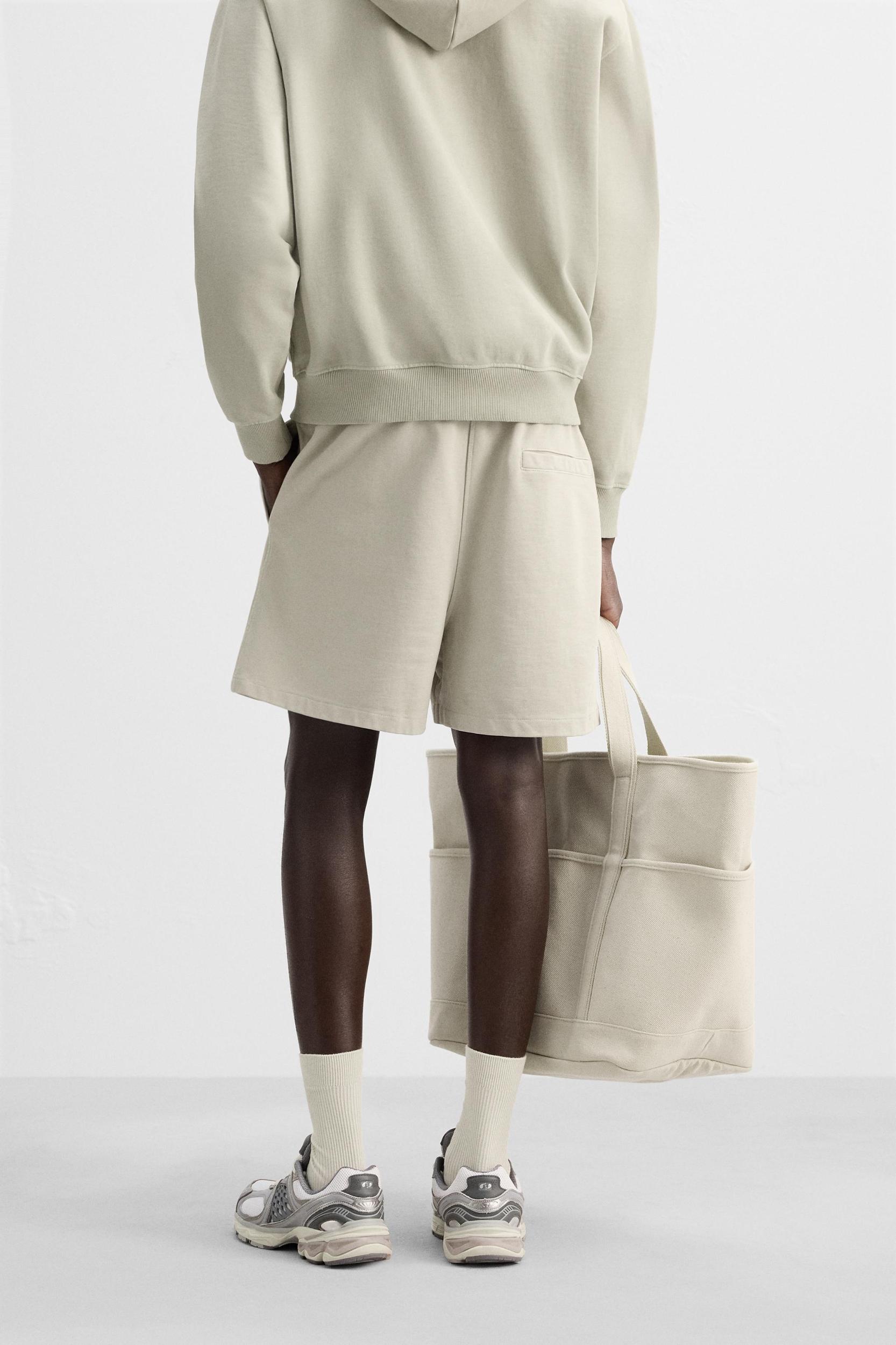 REGULAR FIT JOGGER SHORTS Product Image