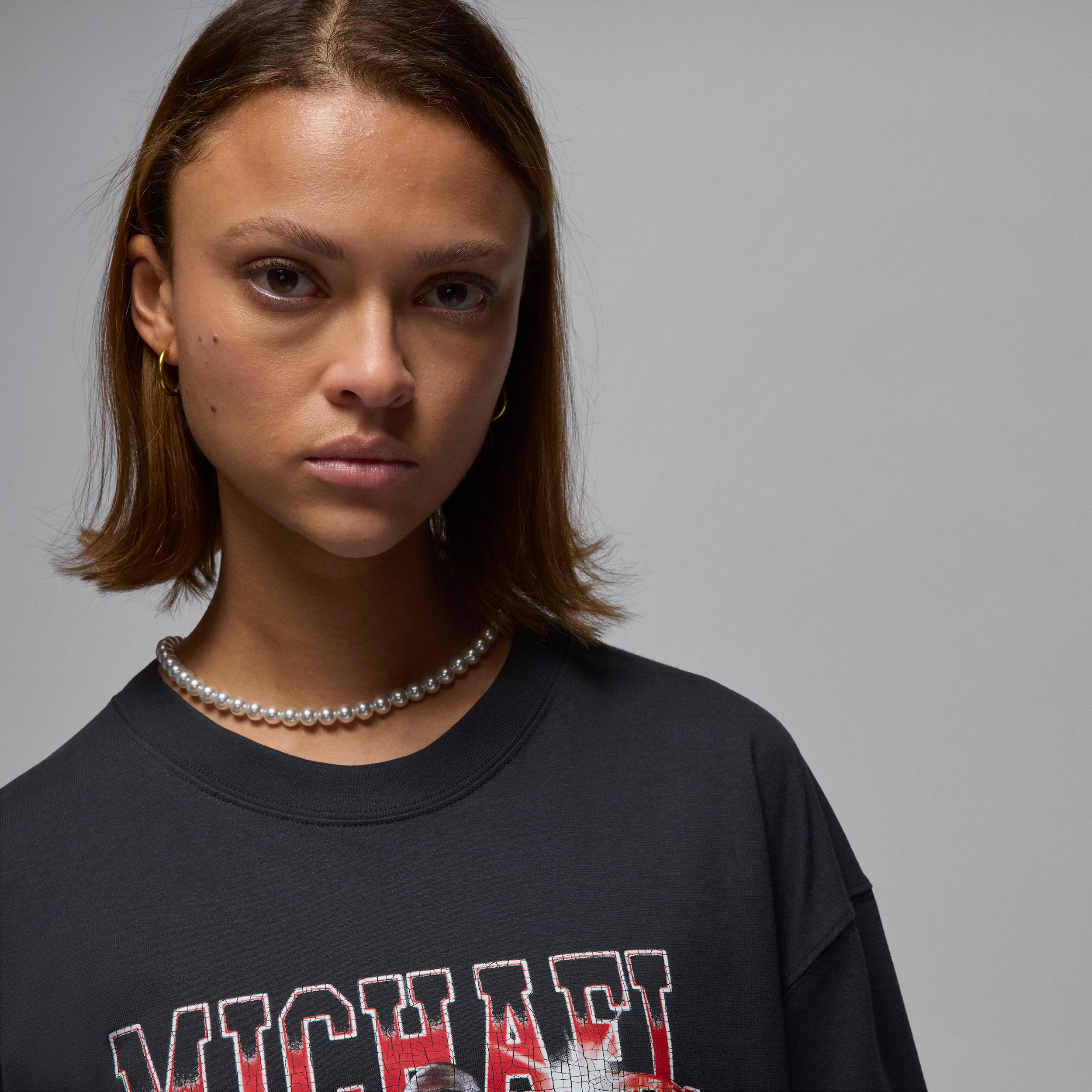 Womens Jordan Oversized Short-Sleeve Graphic T-Shirt | HJ0190-045 Product Image