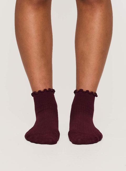 Ribbed Ruffle Socks Burgundy Product Image