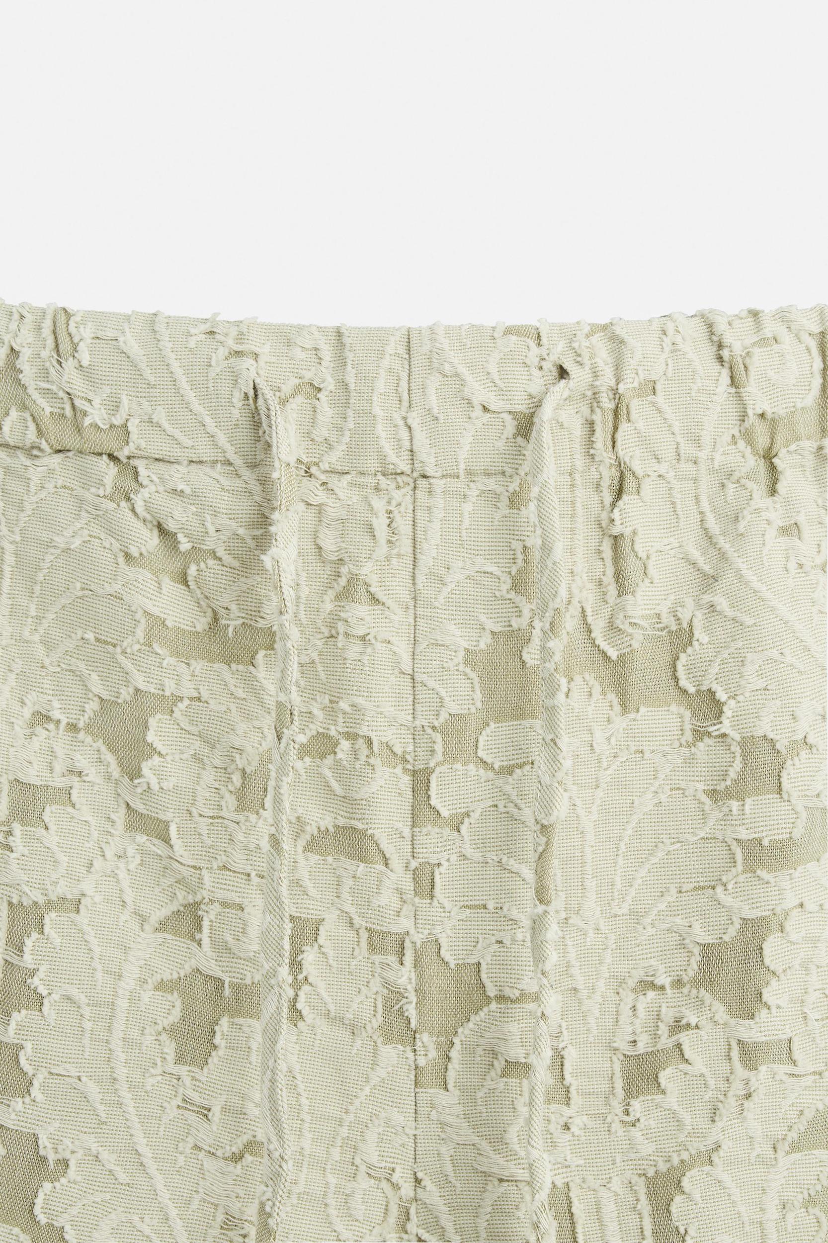 GEOMETRIC JACQUARD SHORTS Product Image