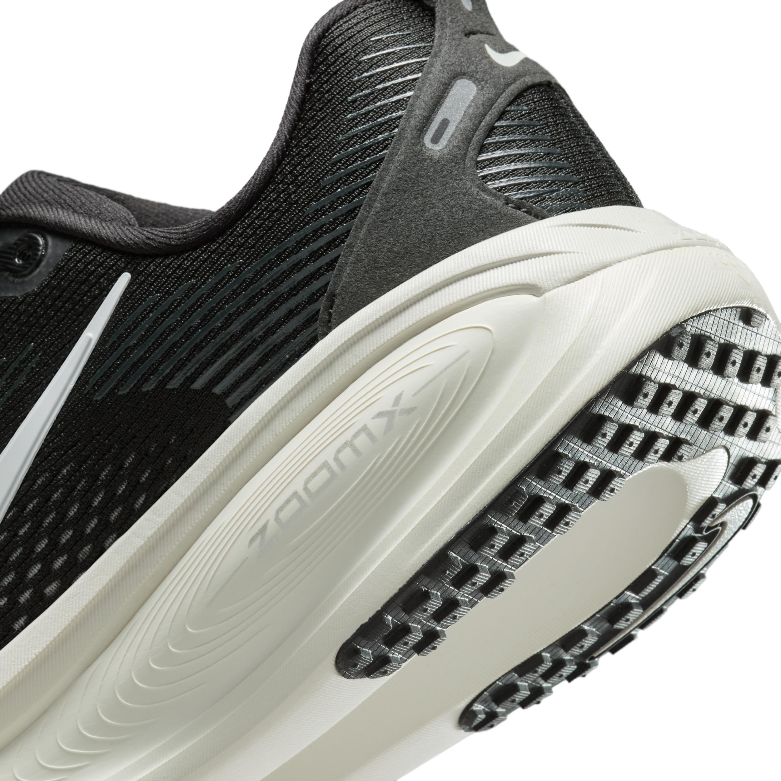 Nike Women's Vomero 18 Road Running Shoes Product Image