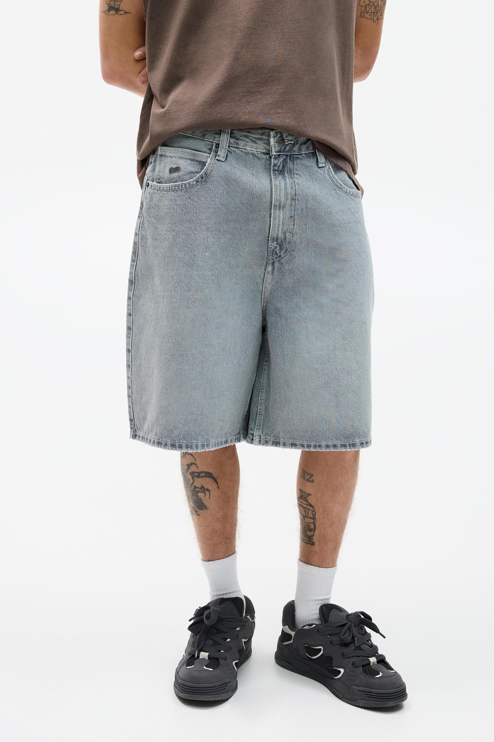 Loose baggy denim Bermuda shorts Product Image