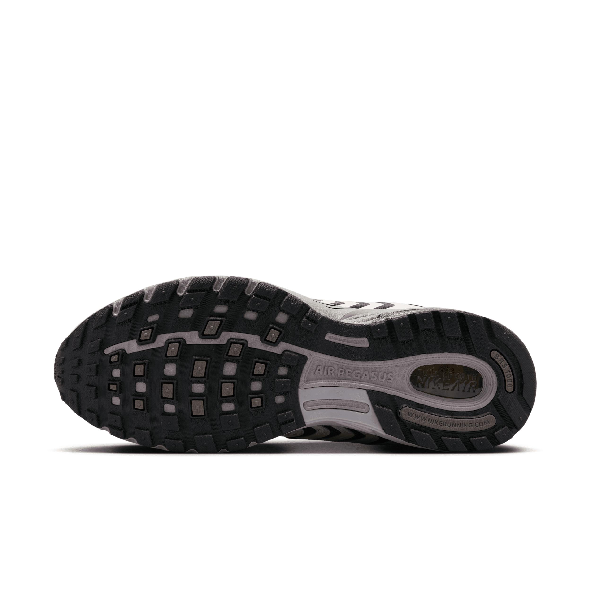 Nike Men's Air Pegasus 2005 Shoes Product Image