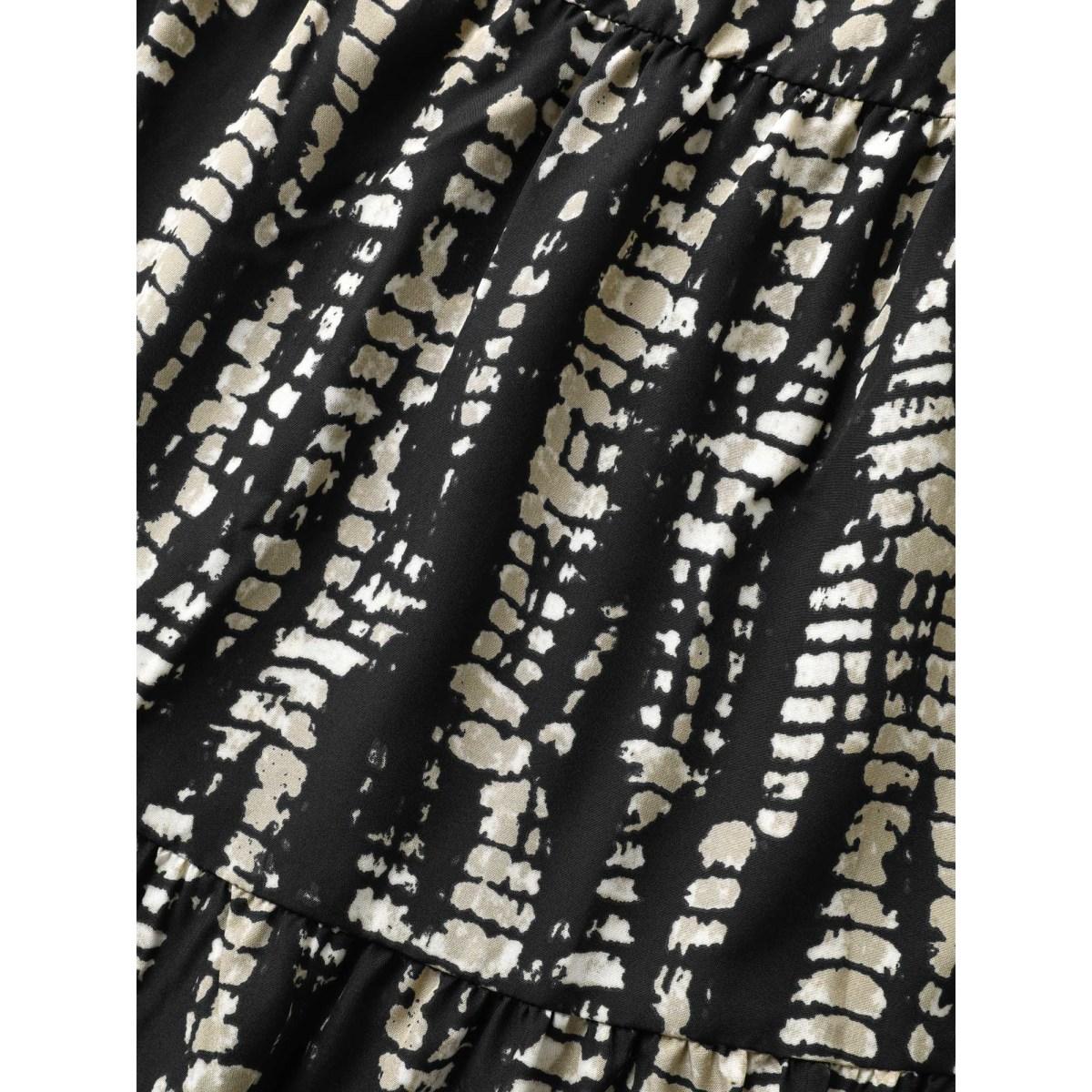 Plus Size Geometric Shirred Ruffle Layered Hem Skirt Women Black Leisure Shirred No stretch Slanted pocket Casual Skirts BloomChic 14-16/1X Product Image