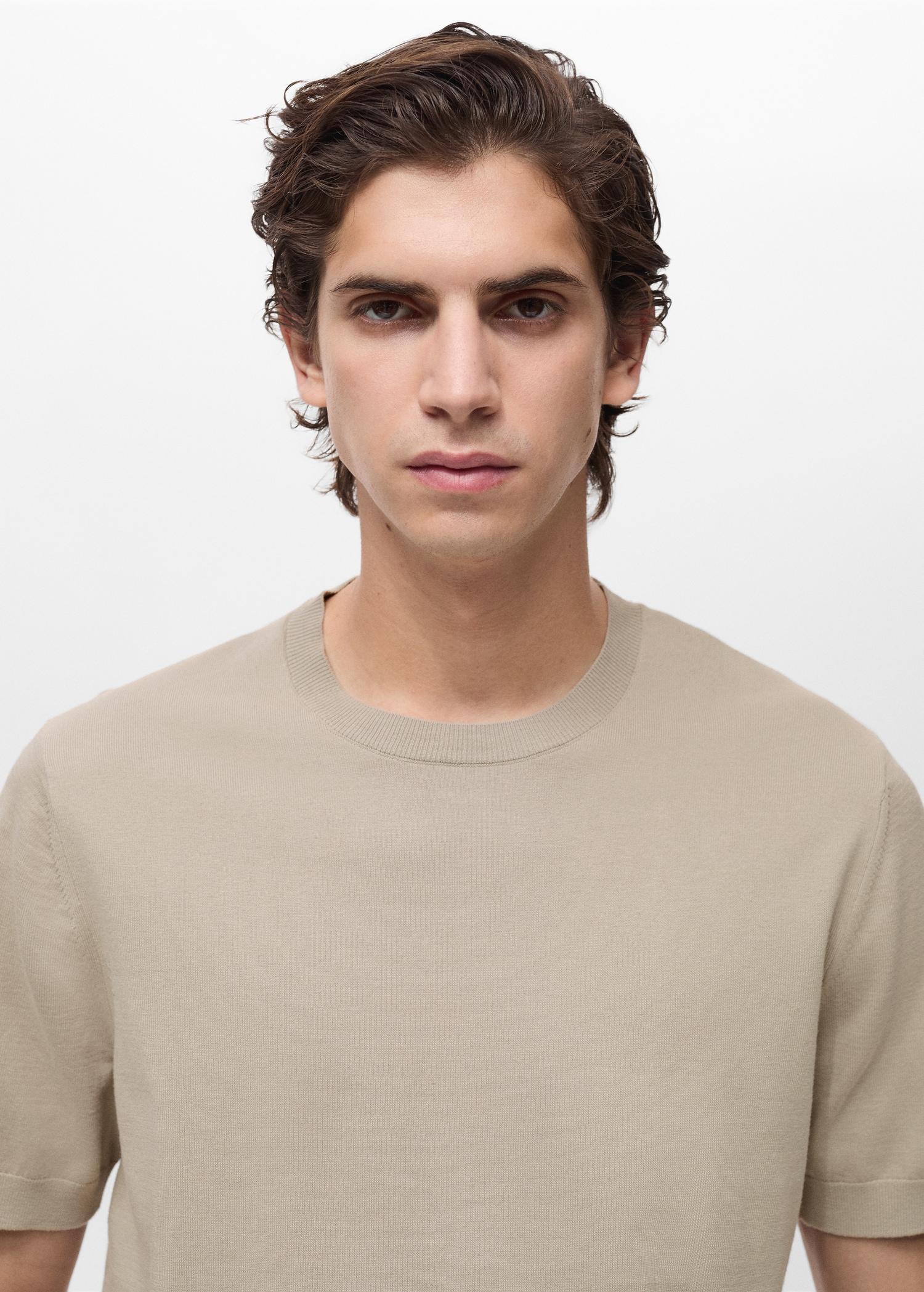 Cotton fine-knit t-shirt - Men | MANGO USA Product Image