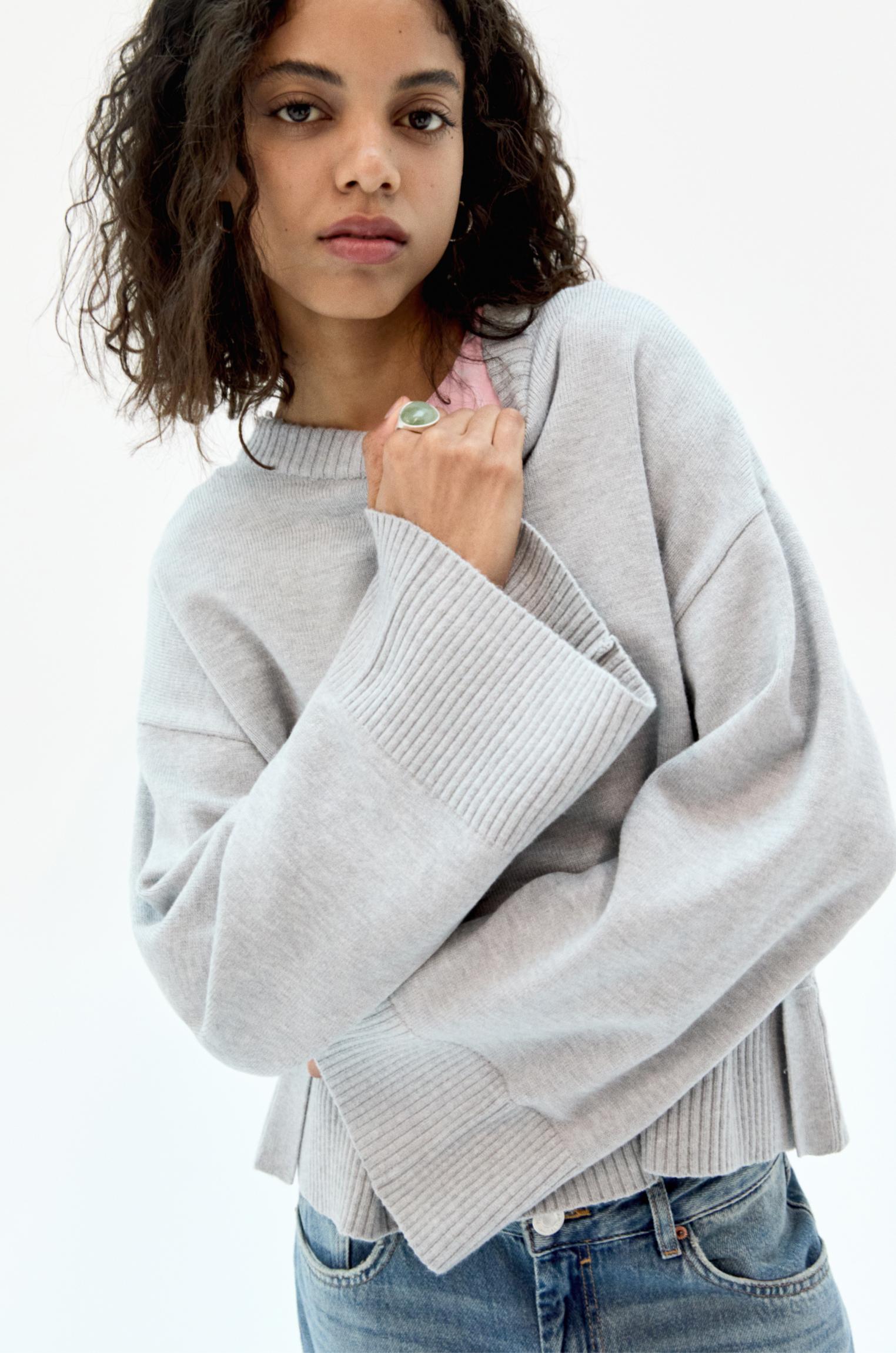 Sweater with wide sleeves Product Image