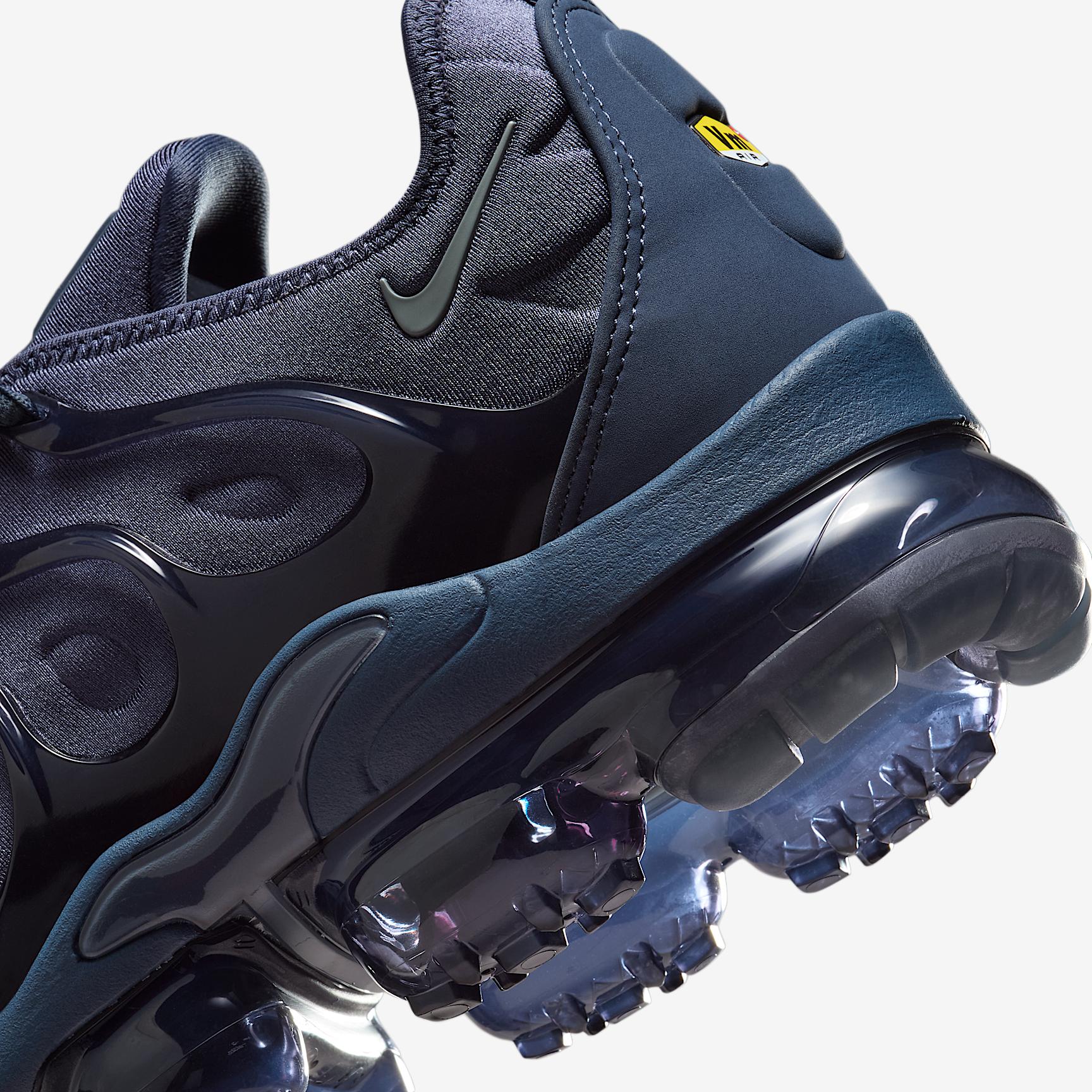 Nike Mens Air VaporMax Plus Shoes | IM2371-437 Product Image