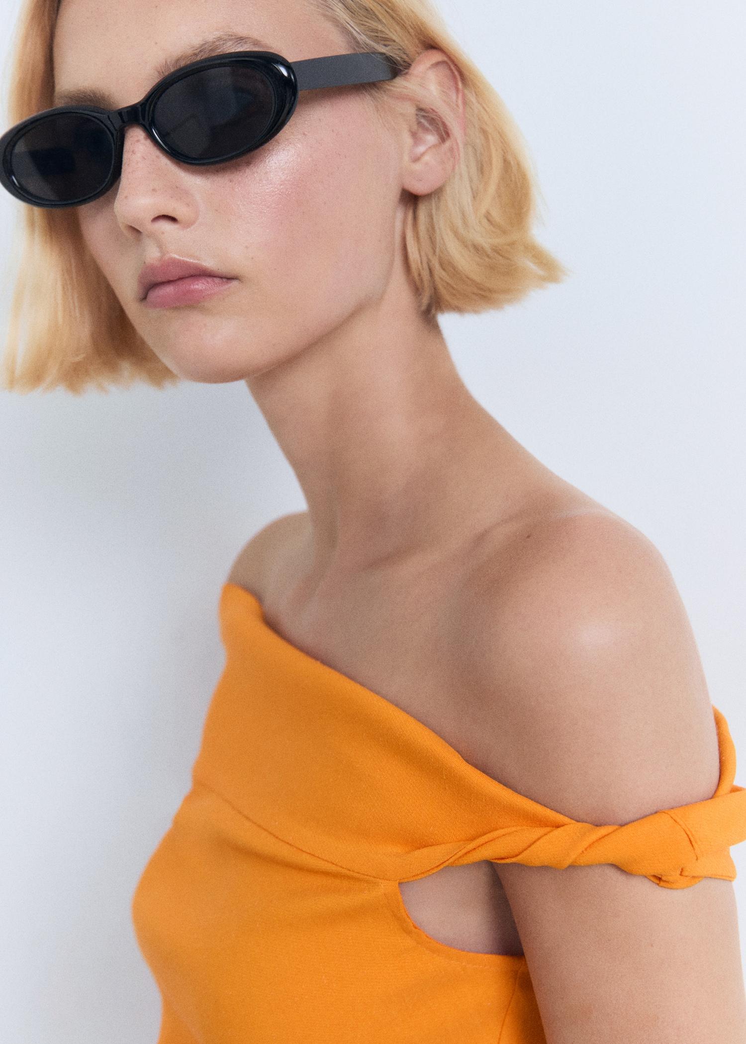 Asymmetrical strapless top - Women | MANGO USA Product Image