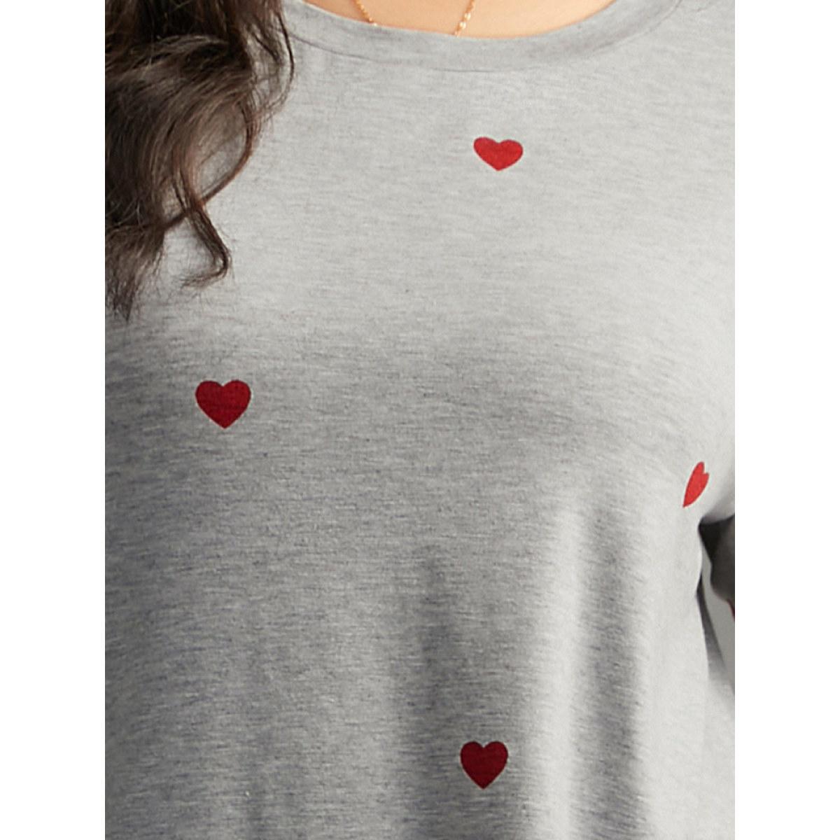 Plus Size Heart Print Crew Neck T-shirt Gray Women Casual Printed Heart Print Round Neck Dailywear T-shirts BloomChic 26/4X Product Image