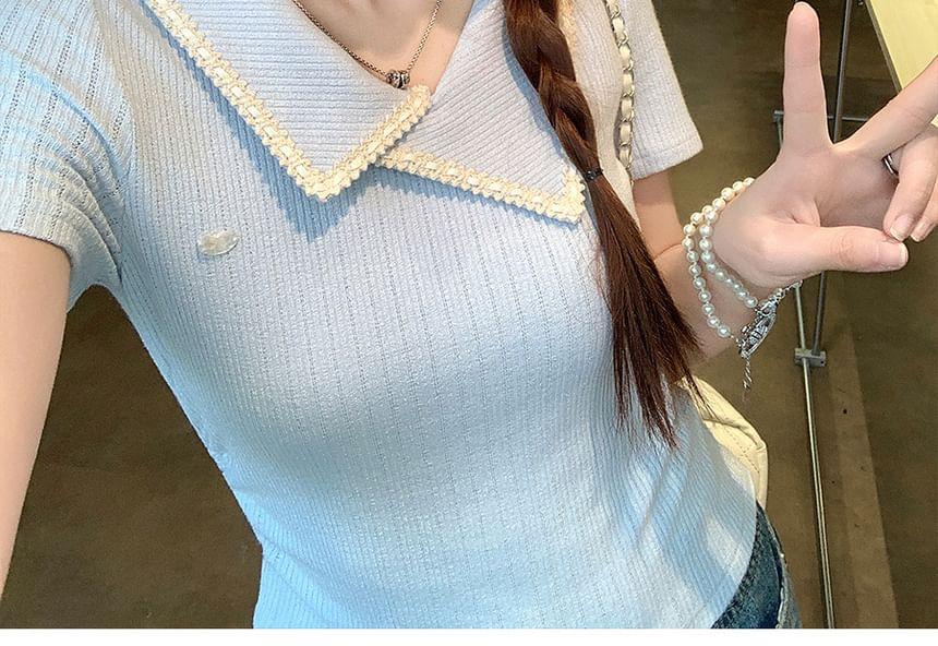 Short-Sleeve Asymmetrical Collar Contrast Trim Ruched Crop T-Shirt Product Image