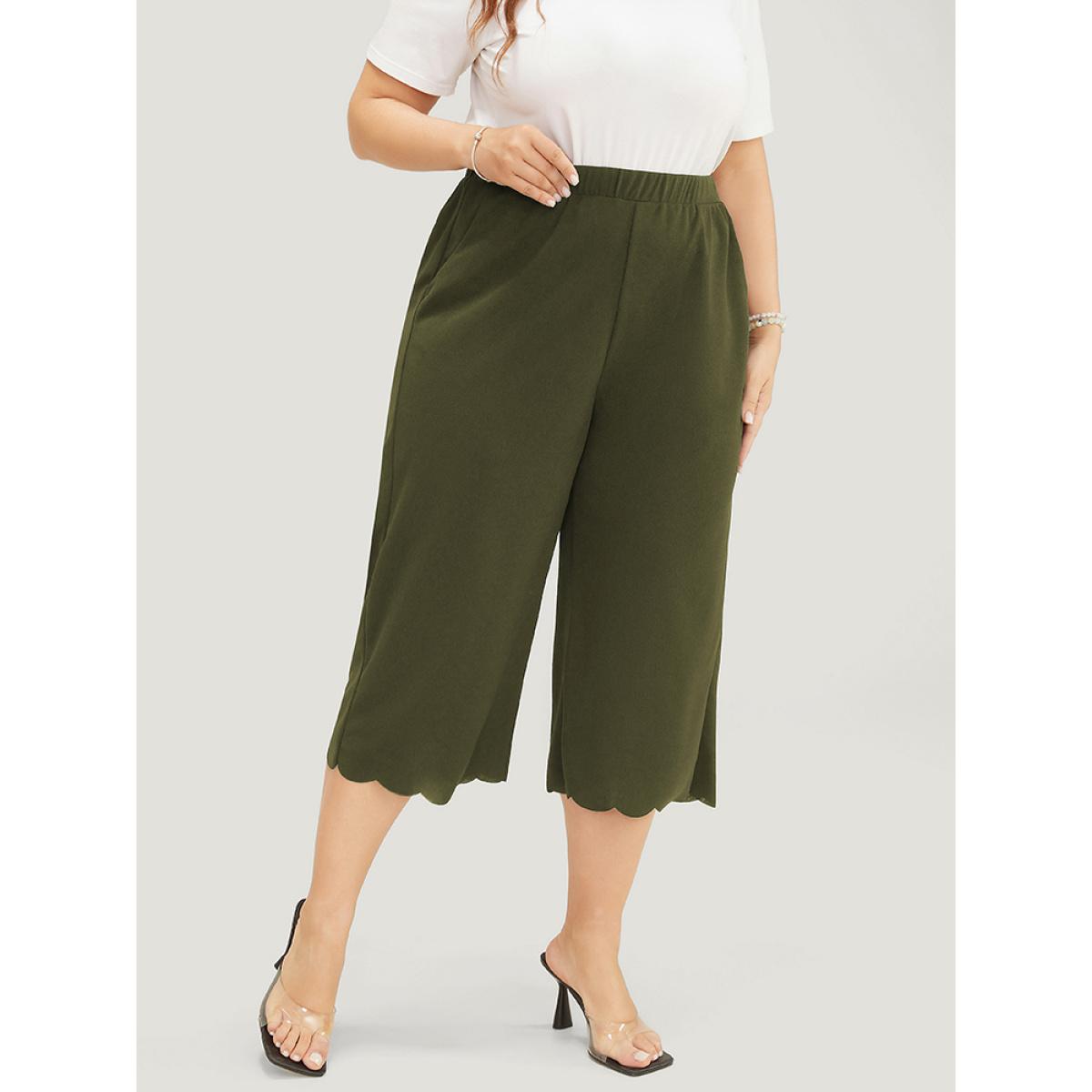 Plus Size Plain Pocket Scalloped Trim Pants Women ArmyGreen Casual Loose High Rise Dailywear Pants BloomChic 12/L Product Image