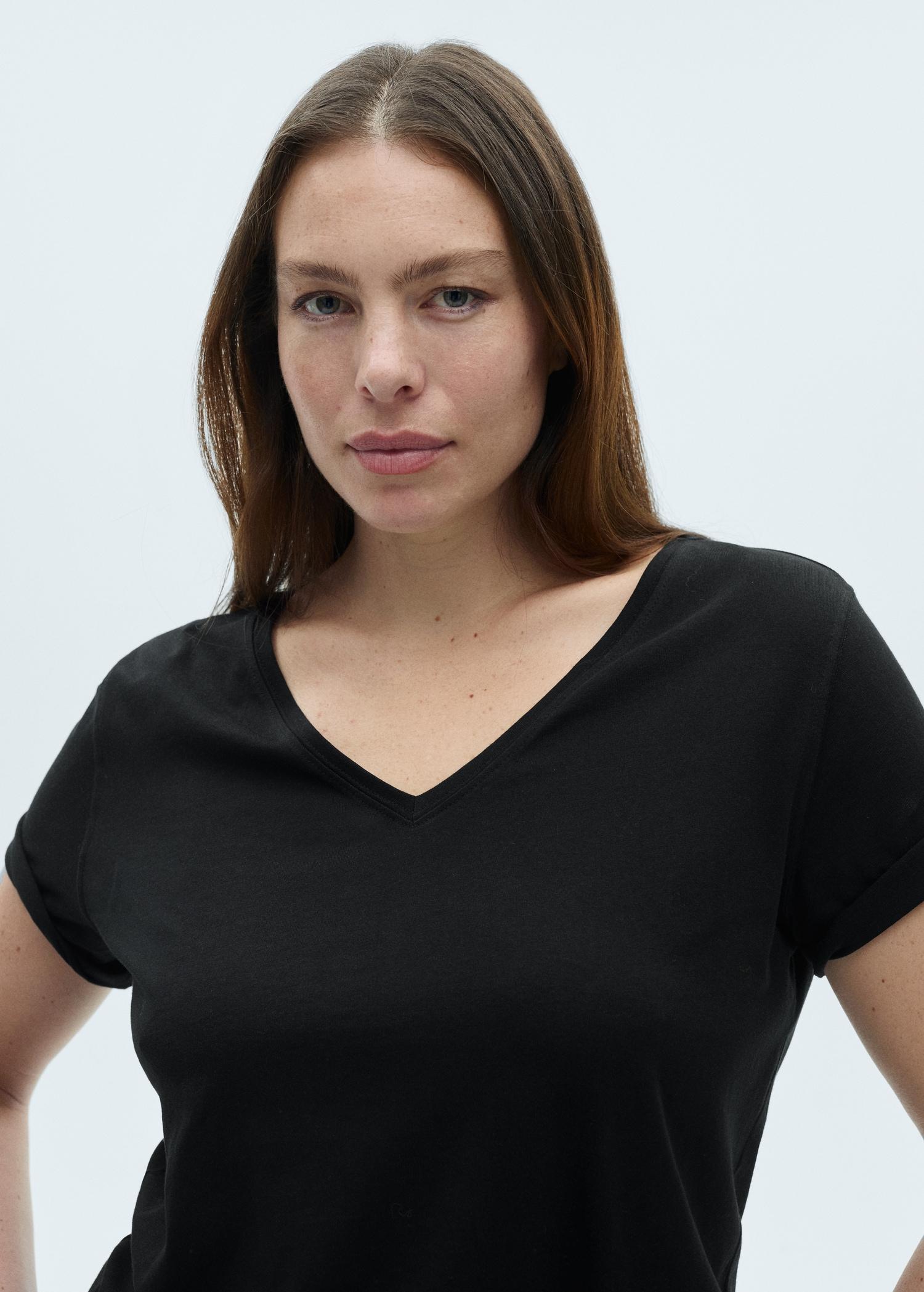 V-neck cotton T-shirt - Women | MANGO USA Product Image