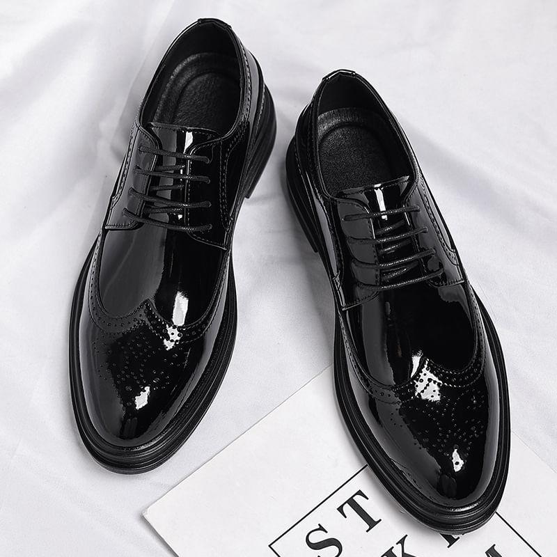 Lace-Up Wingtip Brogue Derby Shoes Product Image