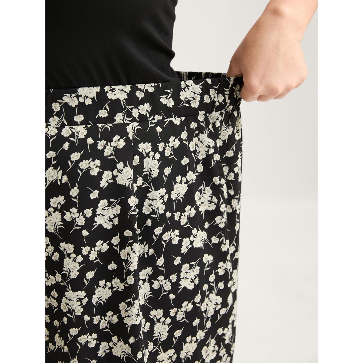 Plus Size Floral Print Wide-Leg Cropped Pants Women BlackFlower Loose Mid Rise Elegant Pants BloomChic 14-16/1X Product Image