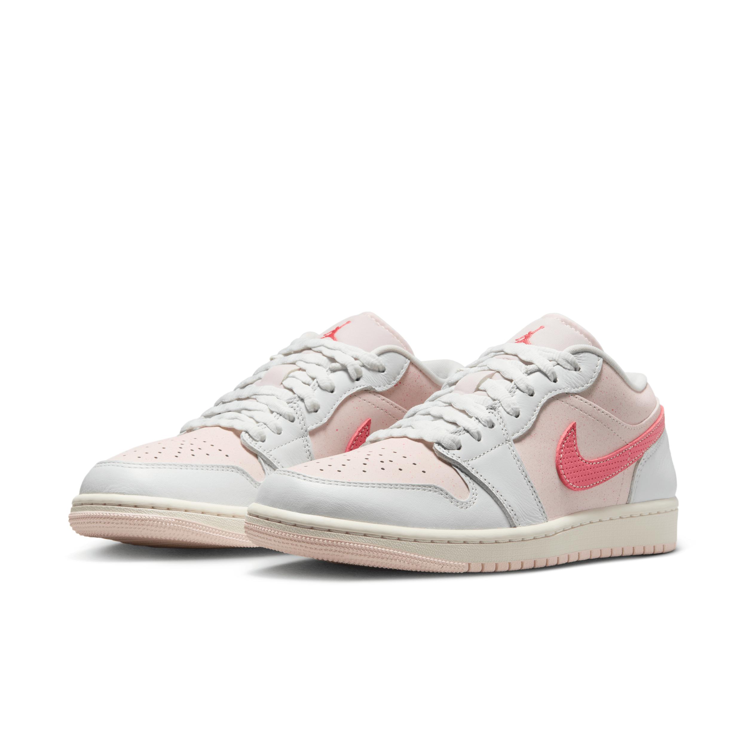 Womens Air Jordan 1 Low SE Shoes | IB8156-133 Product Image