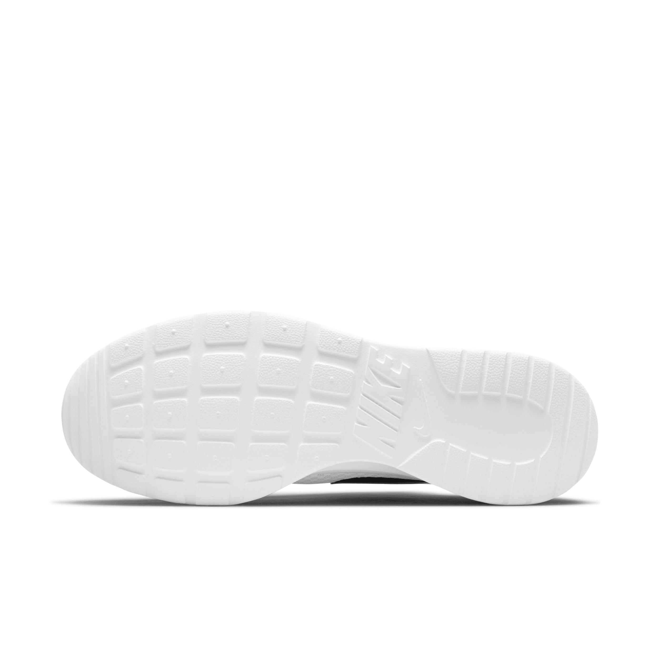 Nike Tanjun Men's Shoes Product Image