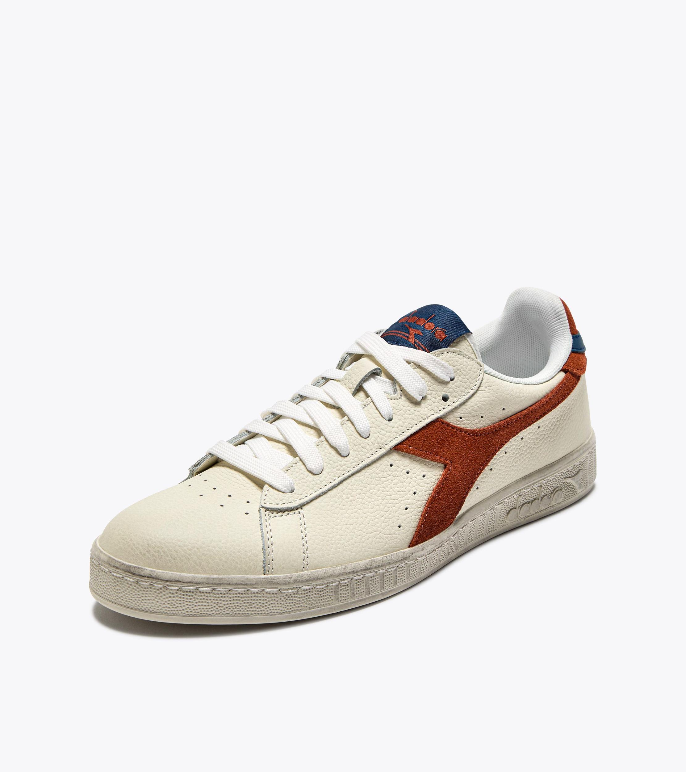 GAME L LOW WAXED SUEDE POP Product Image