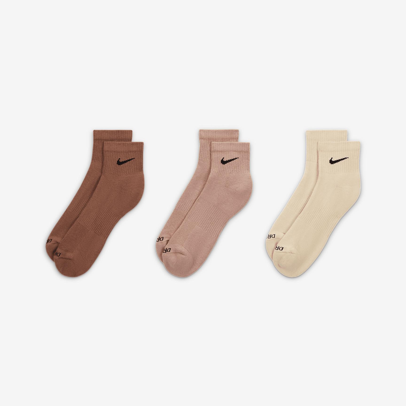 Nike Men's Everyday Plus Cushioned Training Ankle Socks (3 Pairs) Product Image