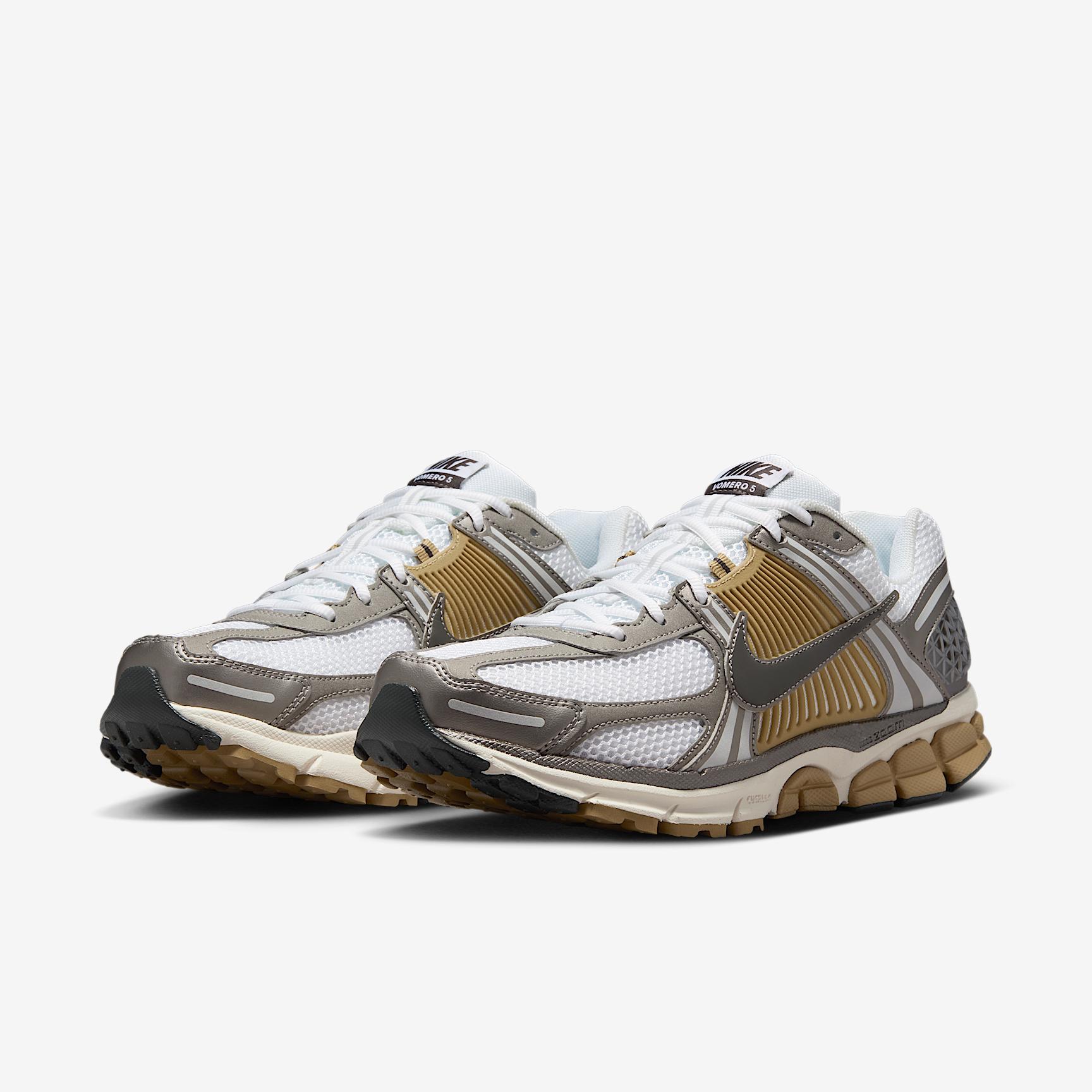 Nike Men's Zoom Vomero 5 Shoes Product Image