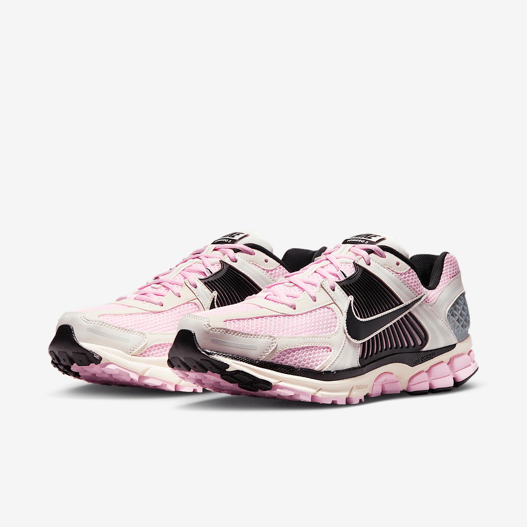Nike Men's Zoom Vomero 5 Shoes Product Image