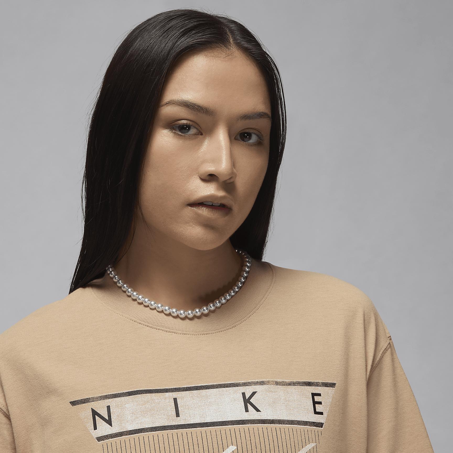 Jordan Flight Heritage Women's Graphic T-Shirt Product Image