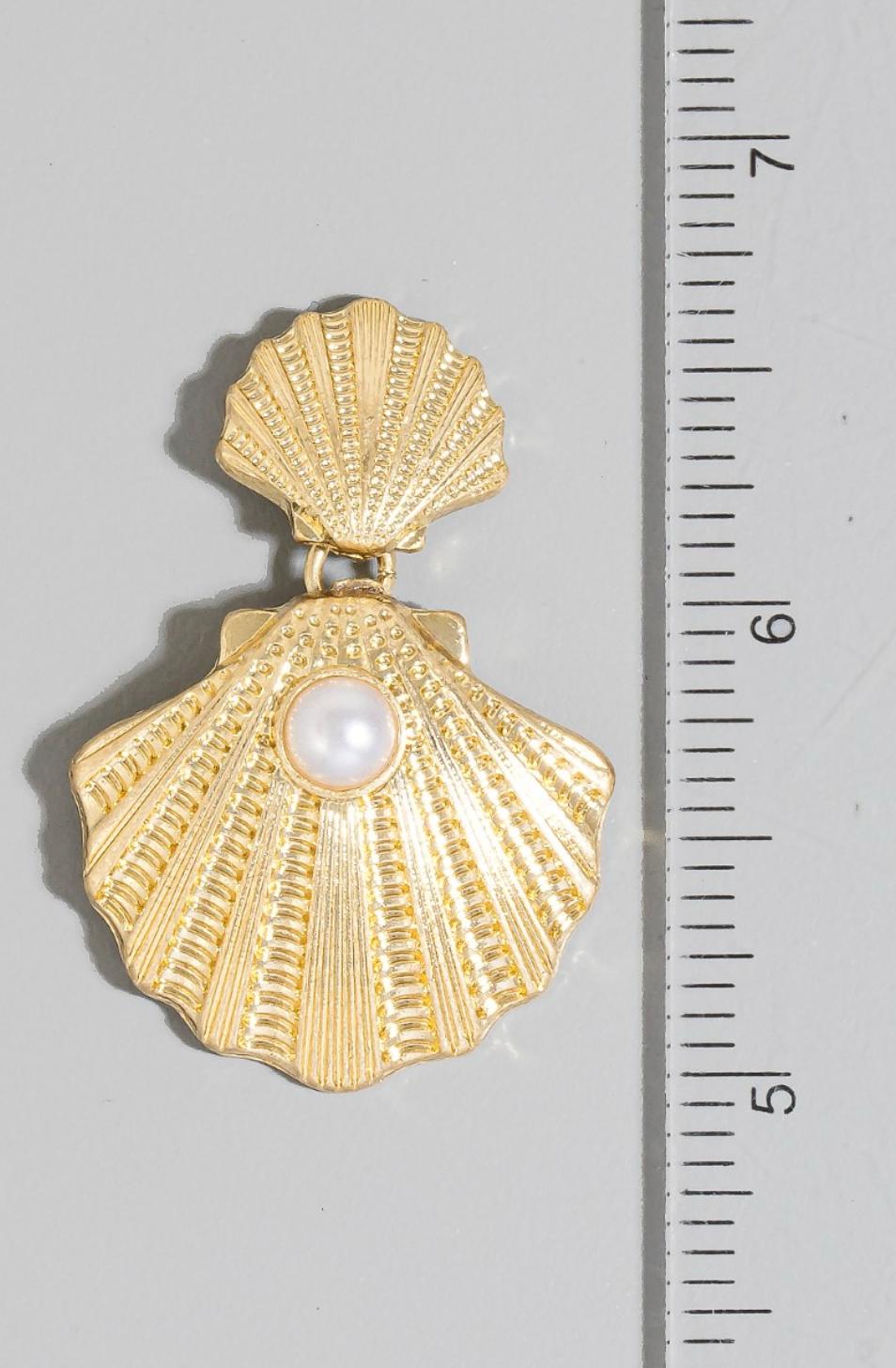 Shell Dangle Earrings Product Image