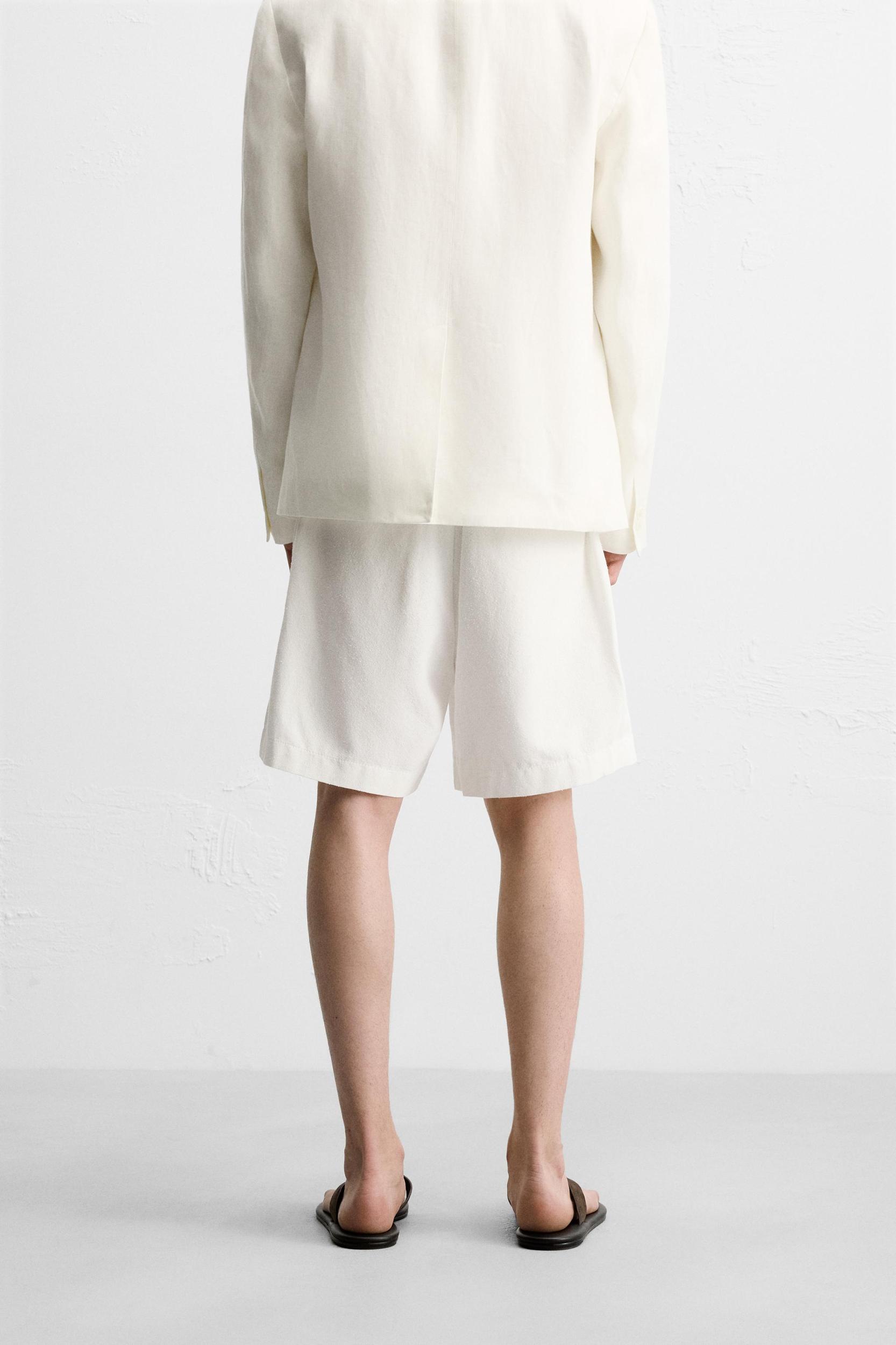 BOUCLÉ TEXTURED SHORTS Product Image