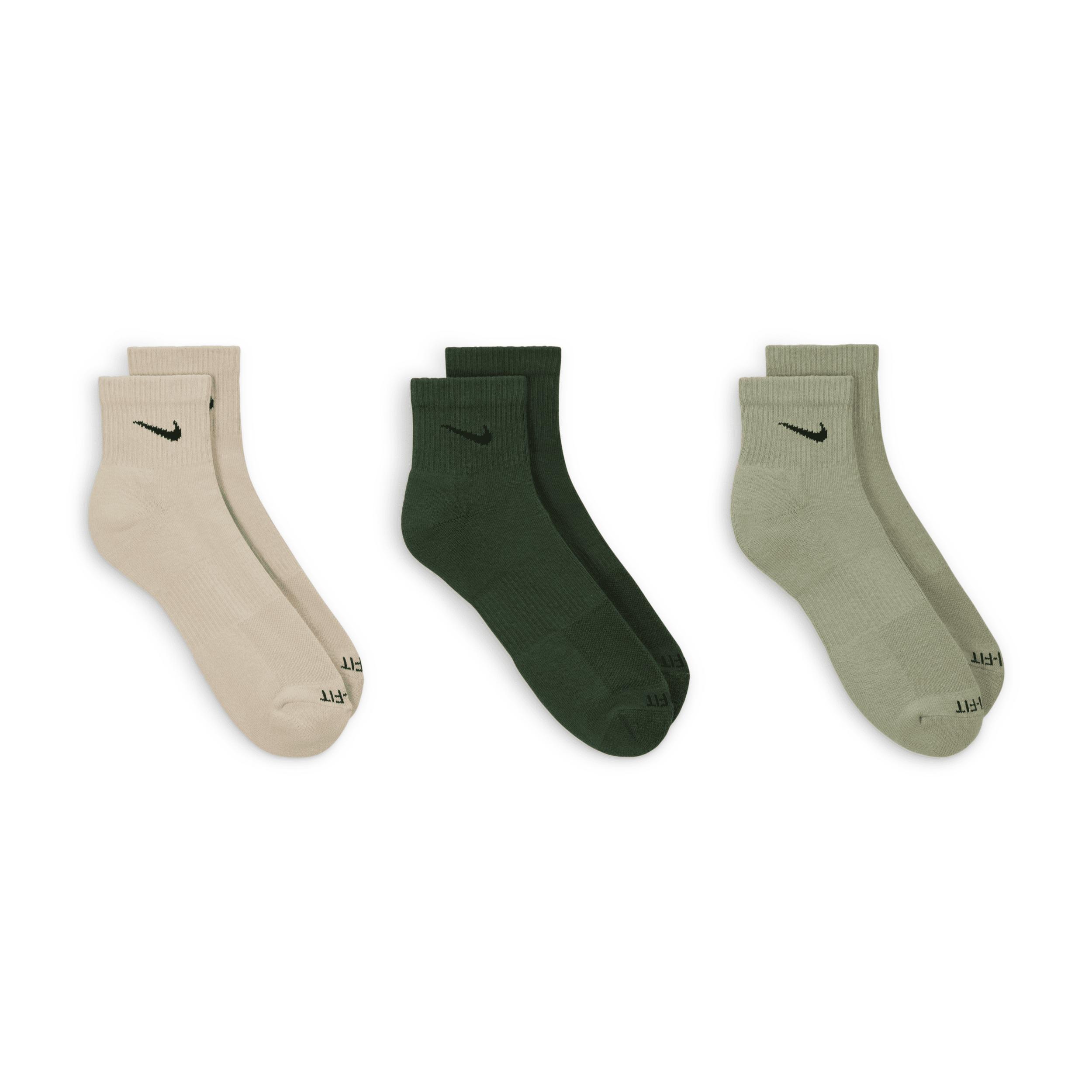 Nike Men's Everyday Plus Cushioned Training Ankle Socks (3 Pairs) Product Image