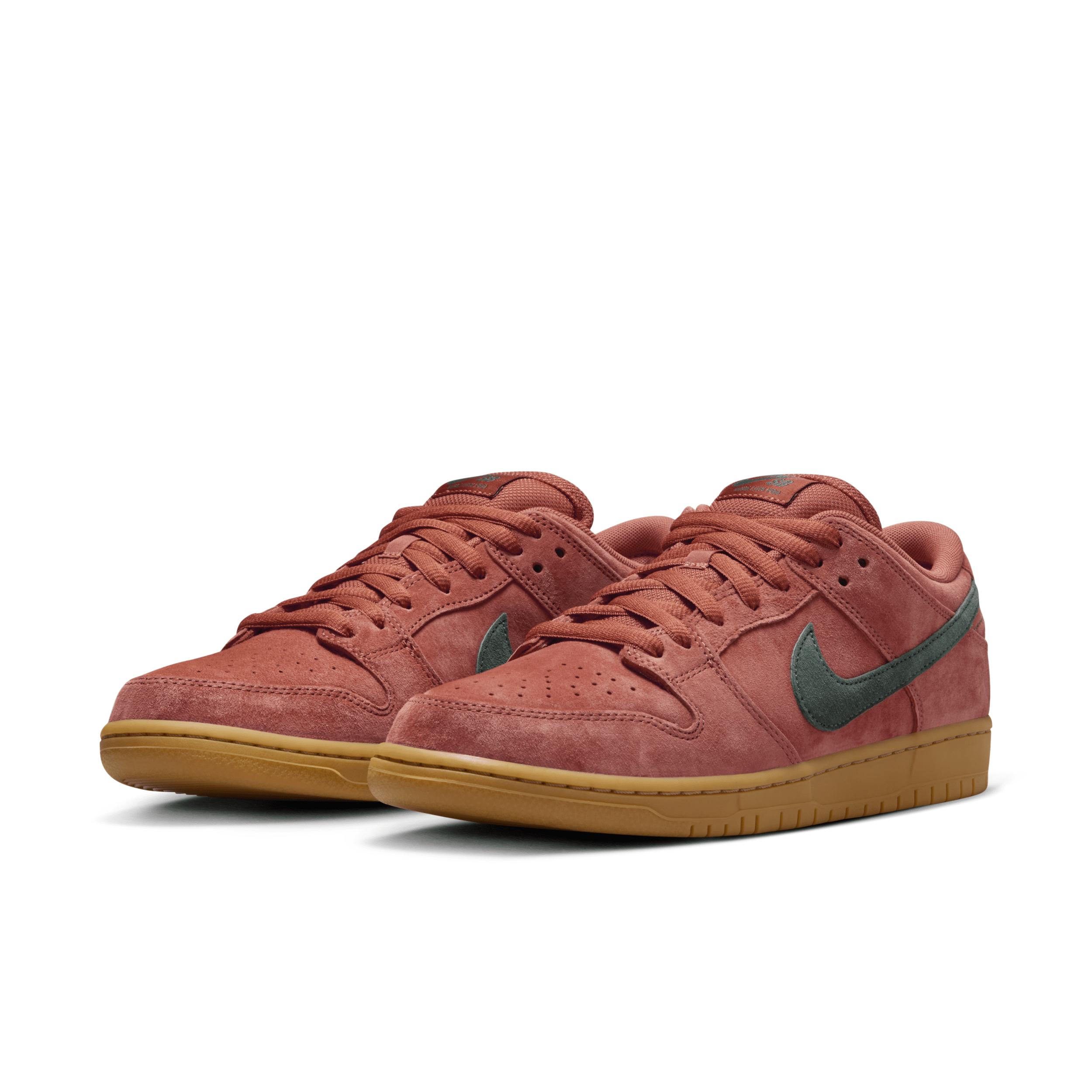 Men's Nike SB Dunk Low Pro Skate Shoes Product Image