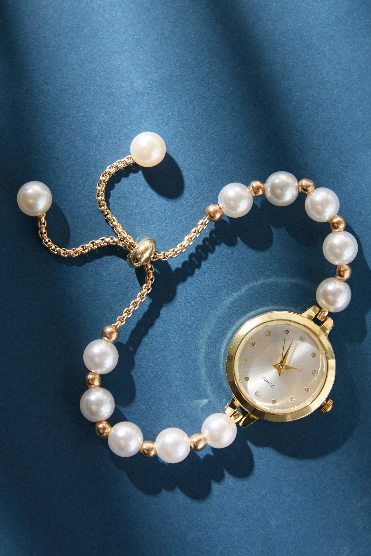 Round Face Pearl Watch Product Image