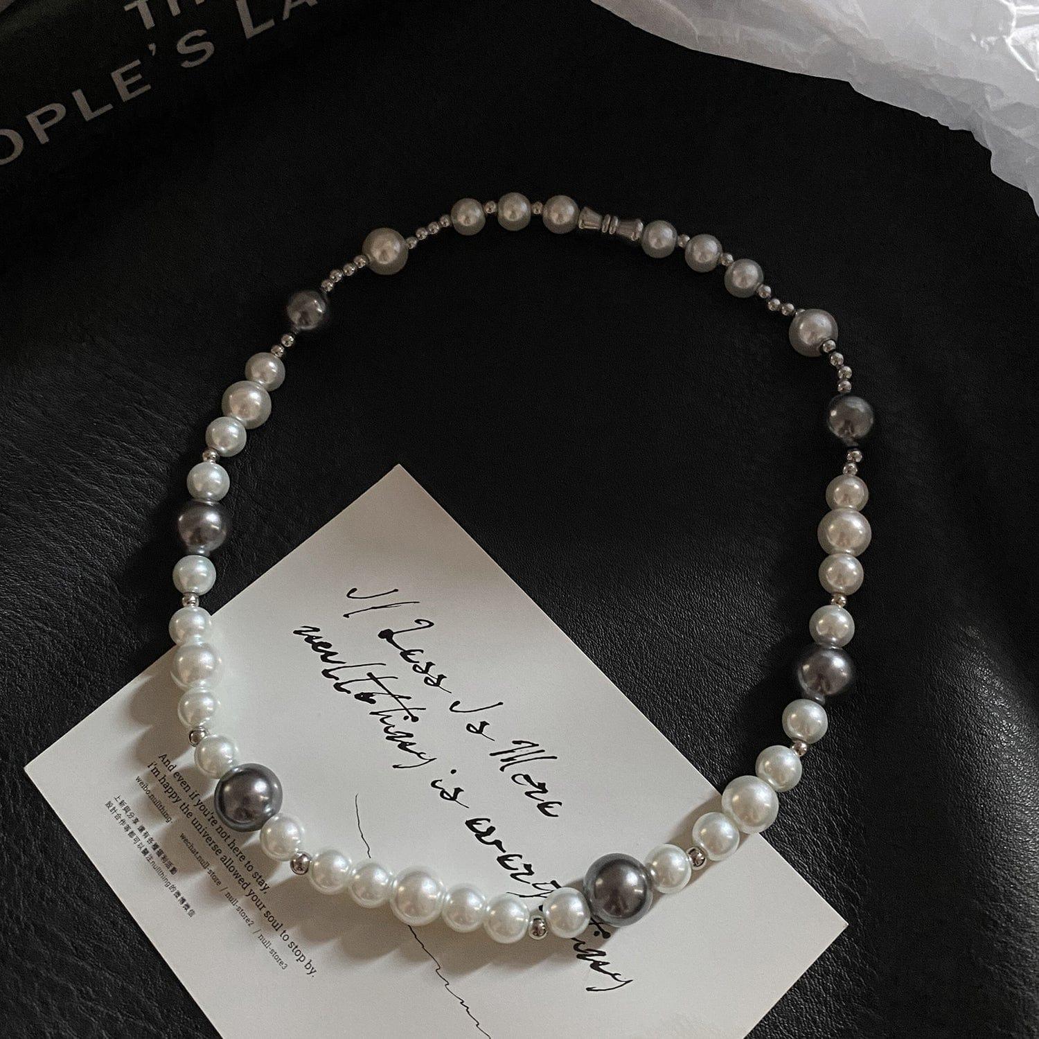 WHITE PEARL NECKLACE Product Image