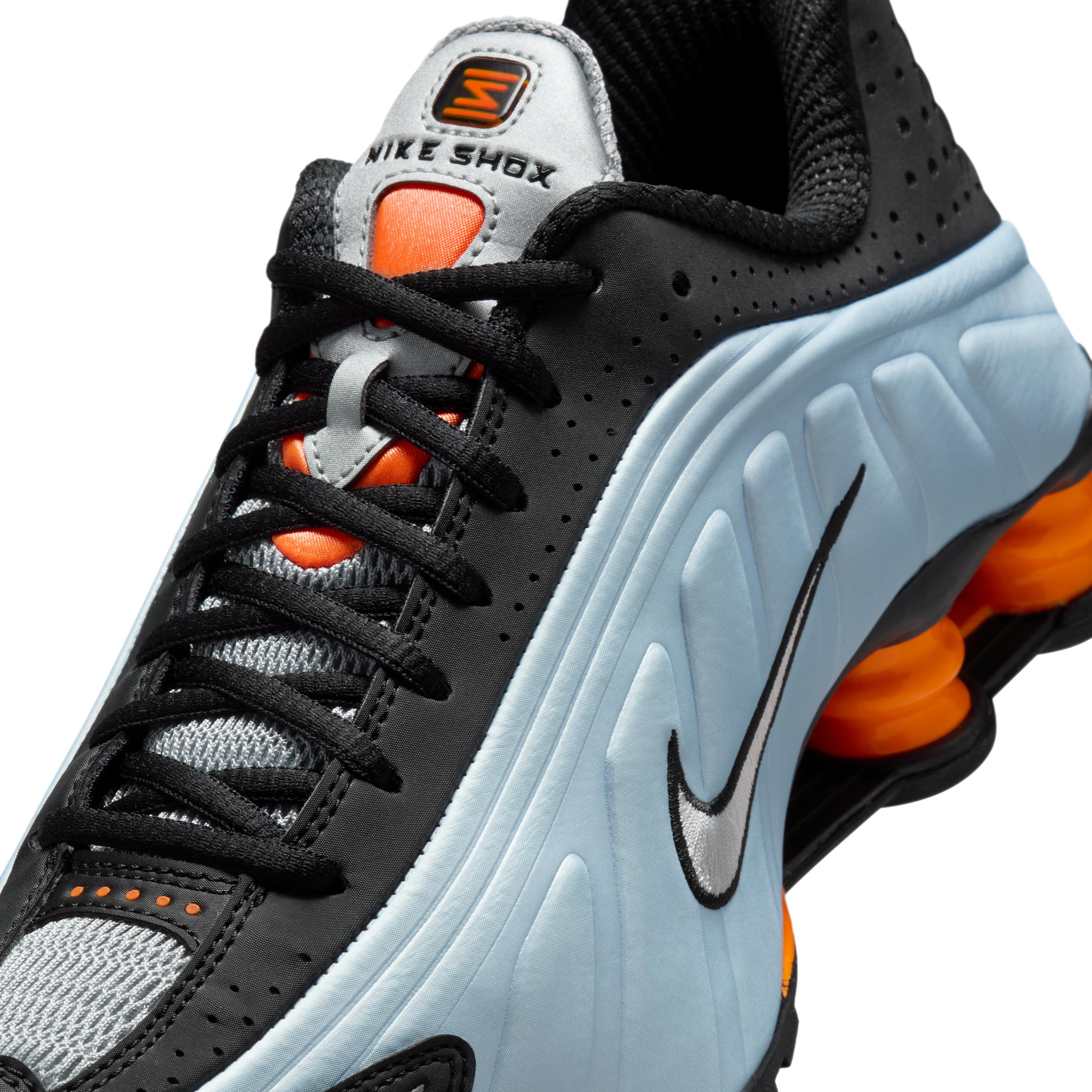 Nike Women's Shox R4 Shoes Product Image