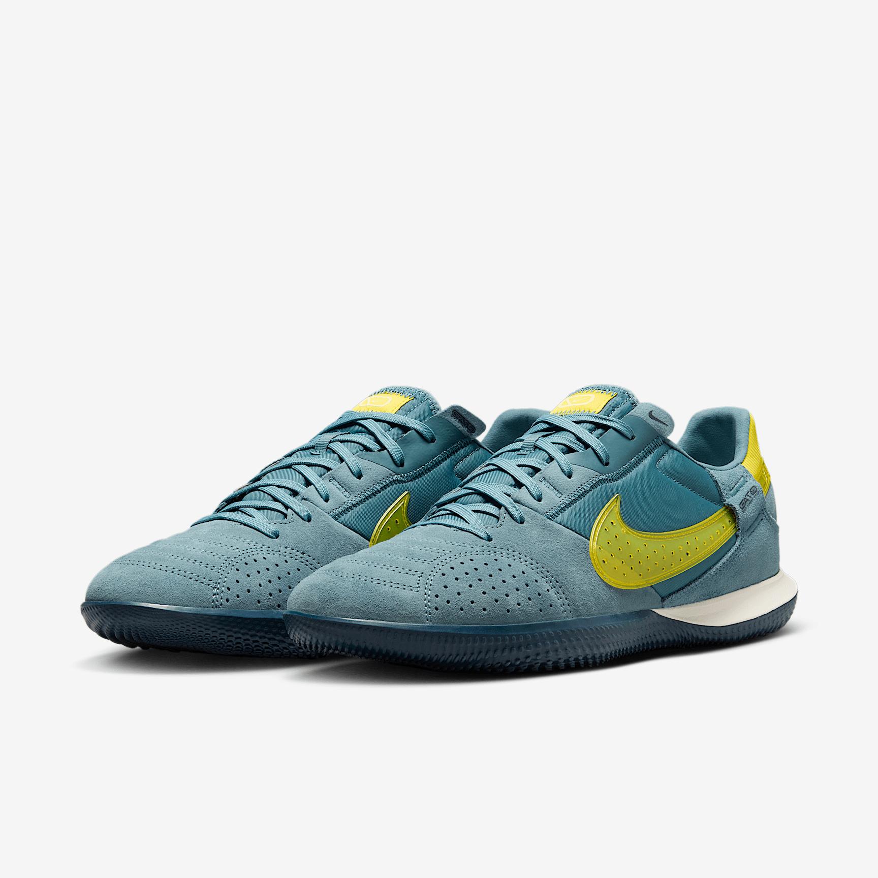 Nike Streetgato Low-Top Soccer Shoes Product Image