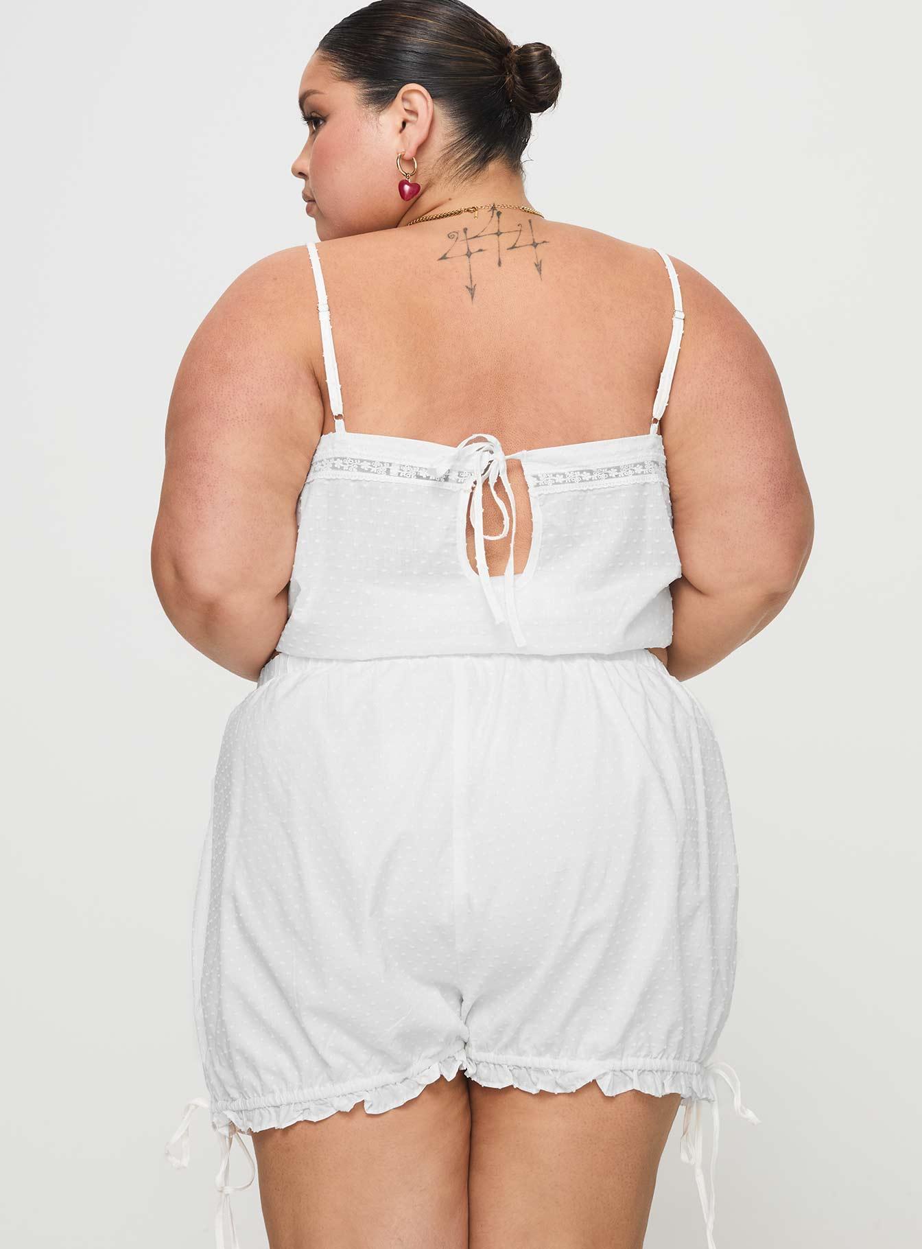 Invisible String Sleep Top White Curve Product Image