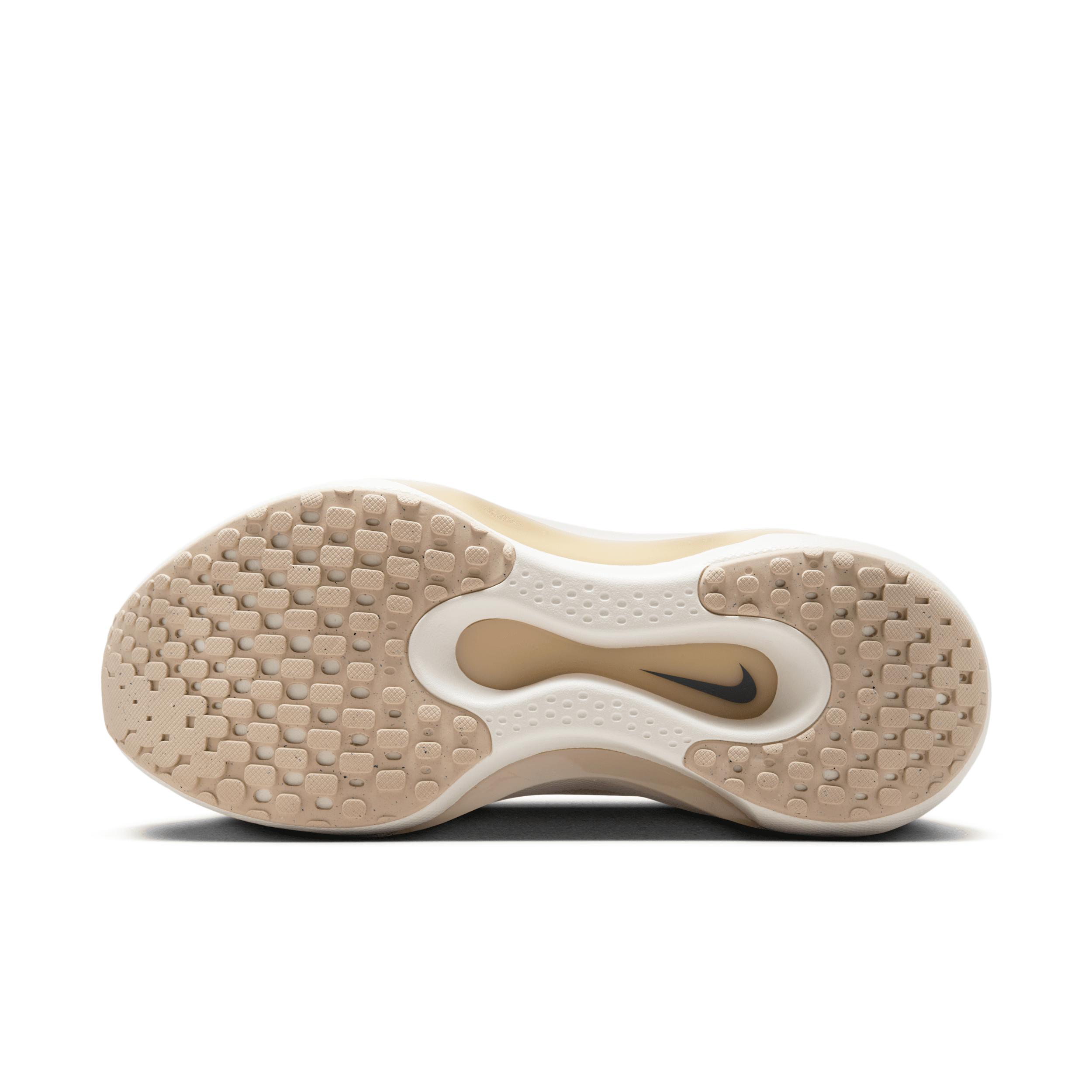 Nike Women's Reina EasyOn Shoes Product Image