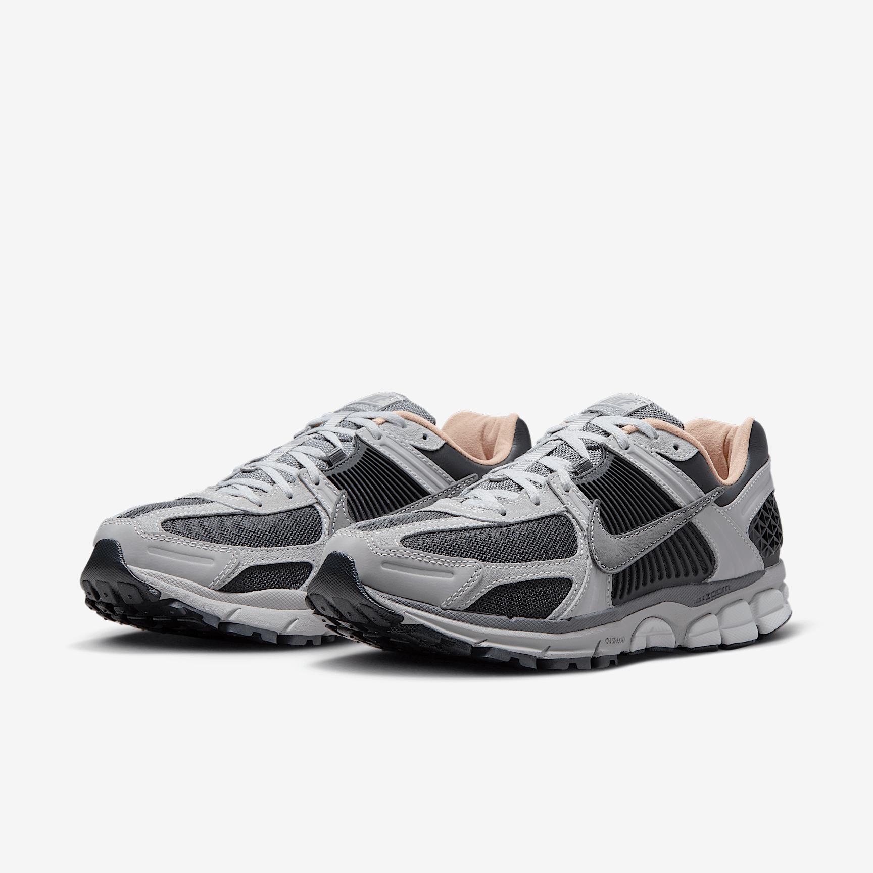 Nike Mens Zoom Vomero Shoes | IM2219-121 Product Image