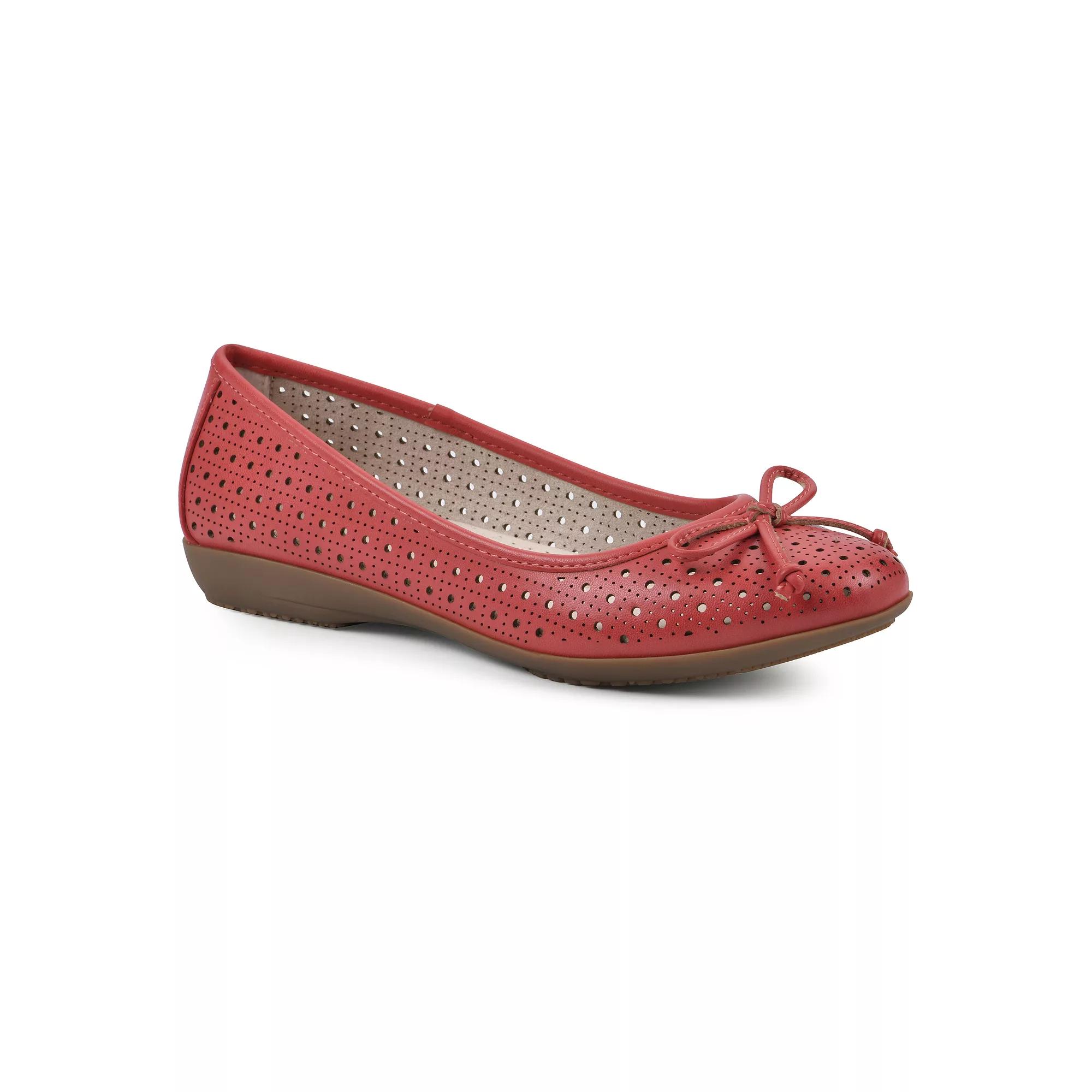 Cliffs by White Mountain Cheryl Women's Flats, Size: 9, Red Burnished Smo Product Image