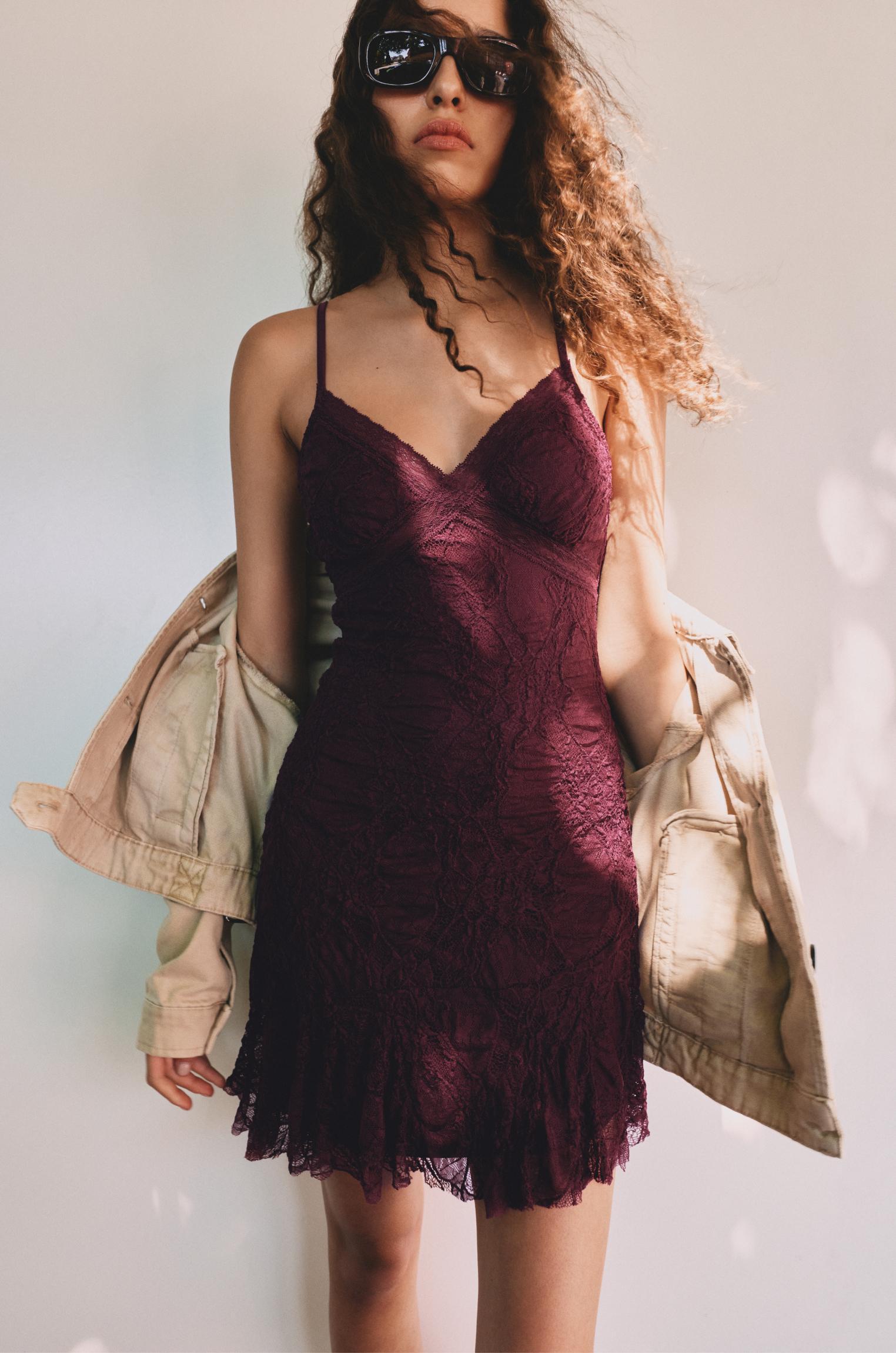 Short asymmetric lace dress Product Image