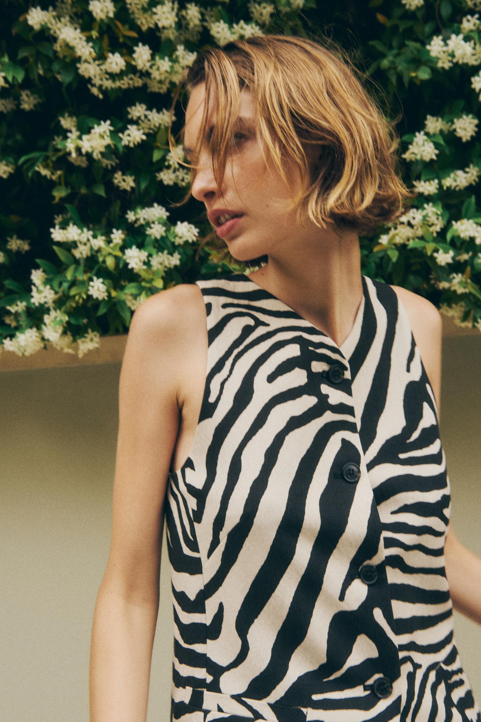 Long Vest Product Image