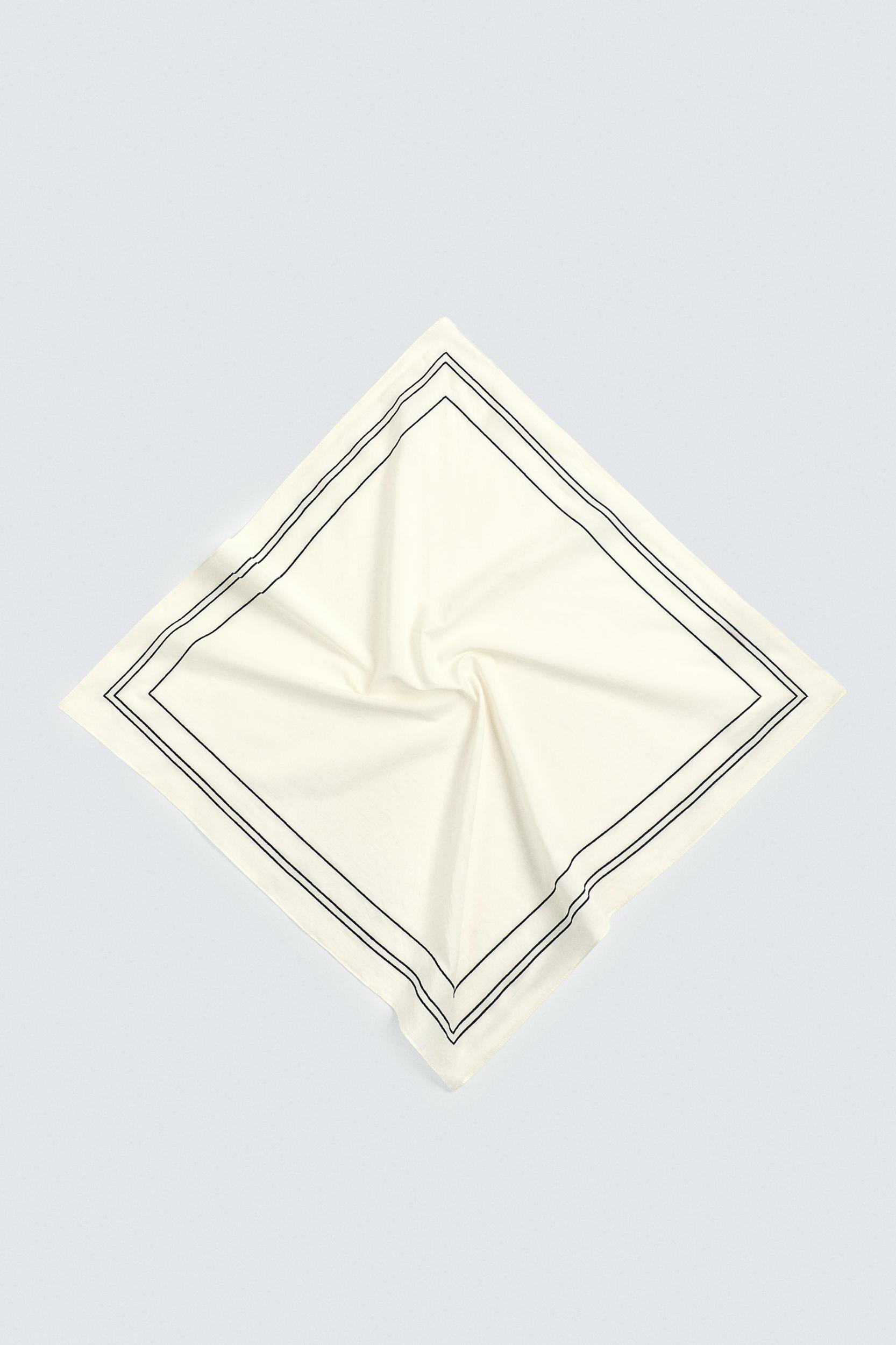 CONTRAST EMBROIDERY BANDANA Product Image