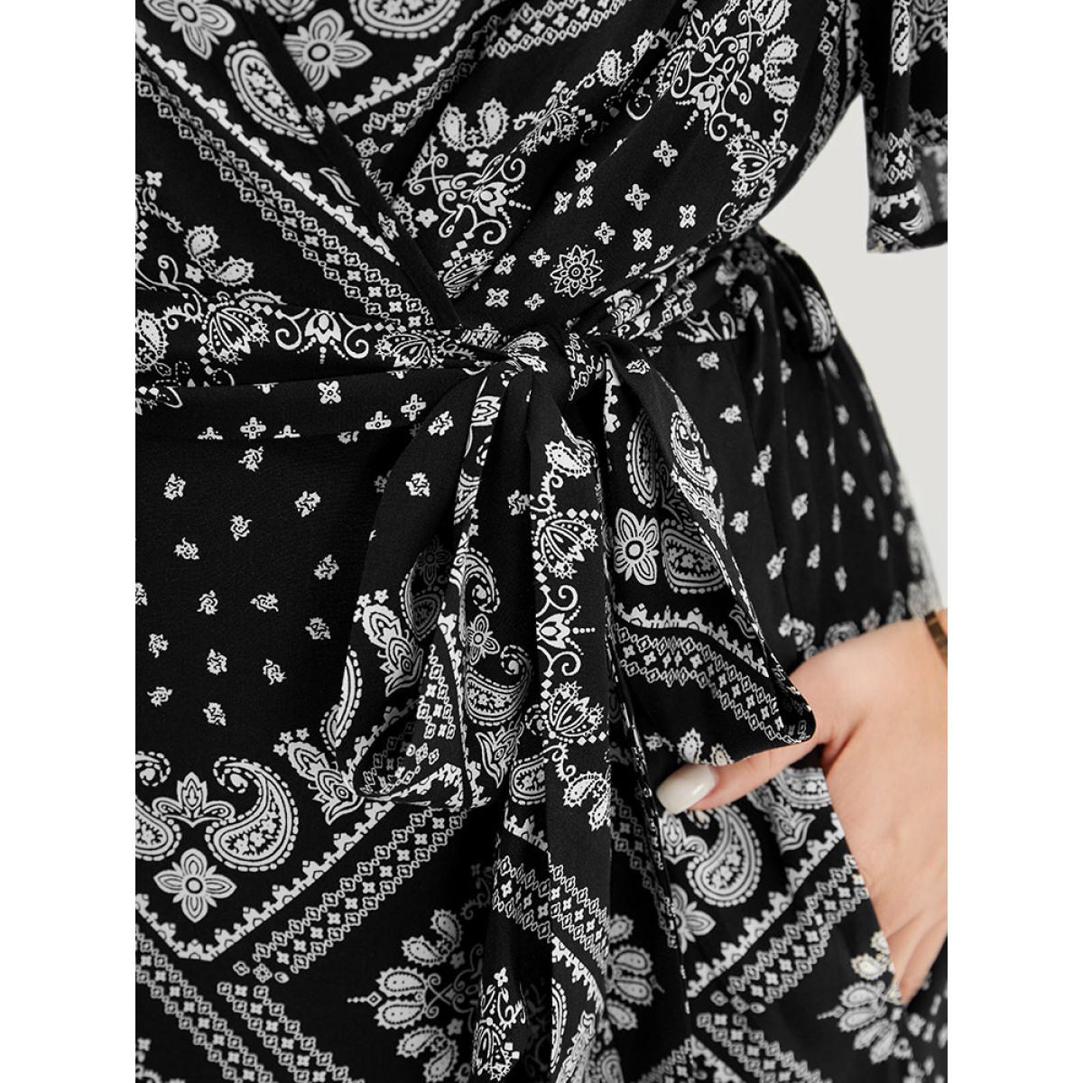 Plus Size Paisley Print Pocket Belted Wrap Flutter Sleeve Dress BlackFlower Women Vacation Wrap V-neck Short sleeve Curvy Knee Dress BloomChic 28/5X Product Image