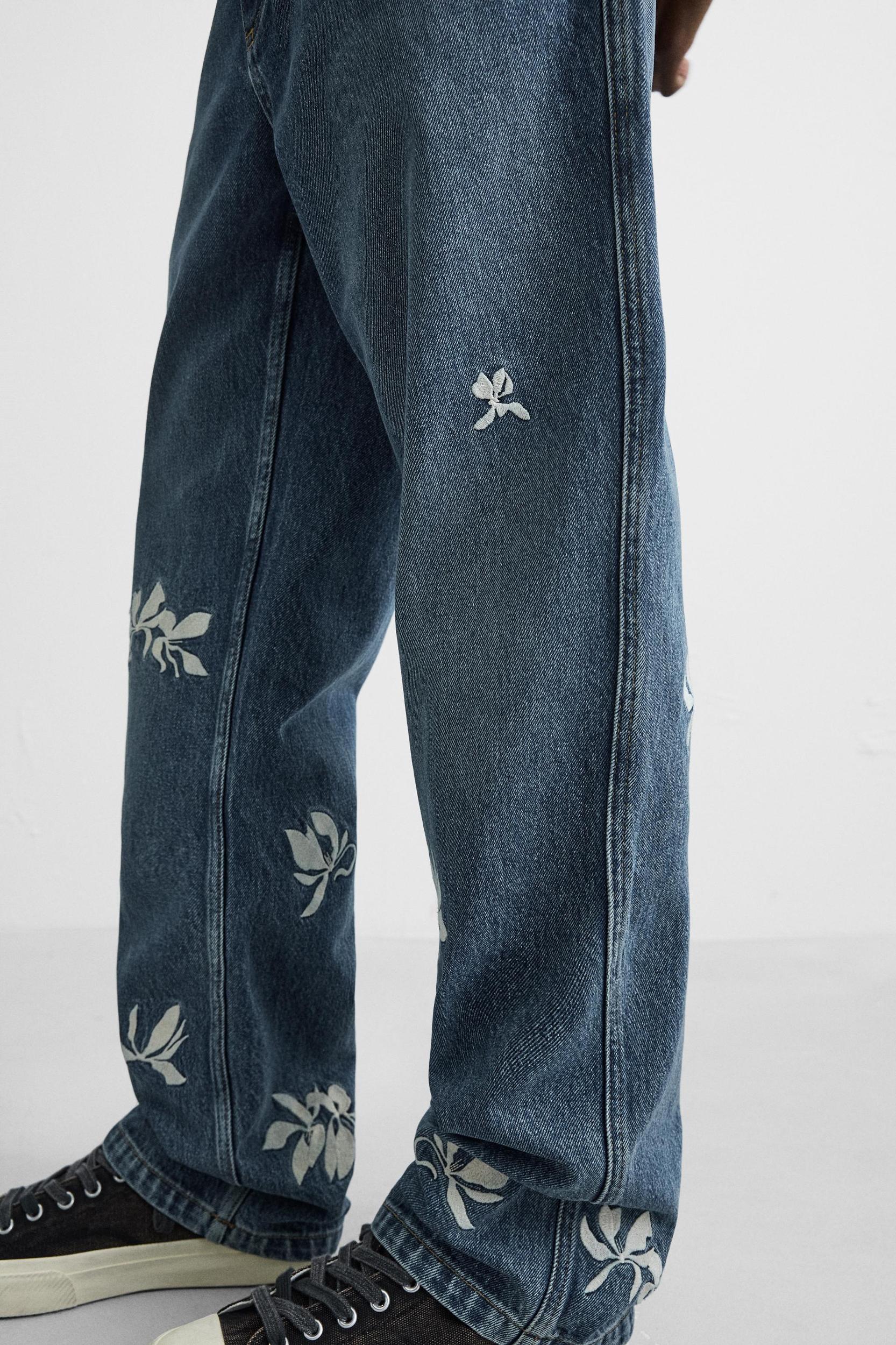 EMBROIDERED RELAXED FIT JEANS Product Image