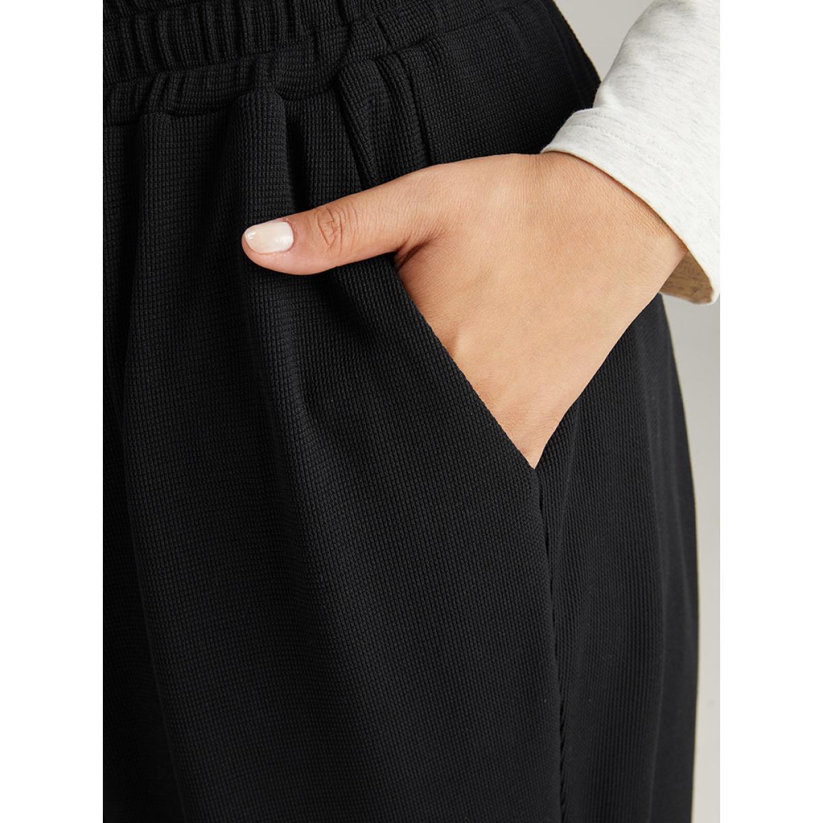 Plus Size Plain Texture Pocket Drawstring Elastic Waist Sweatpants Women Black Casual Harem High Rise Dailywear Pants BloomChic 30/6X Product Image