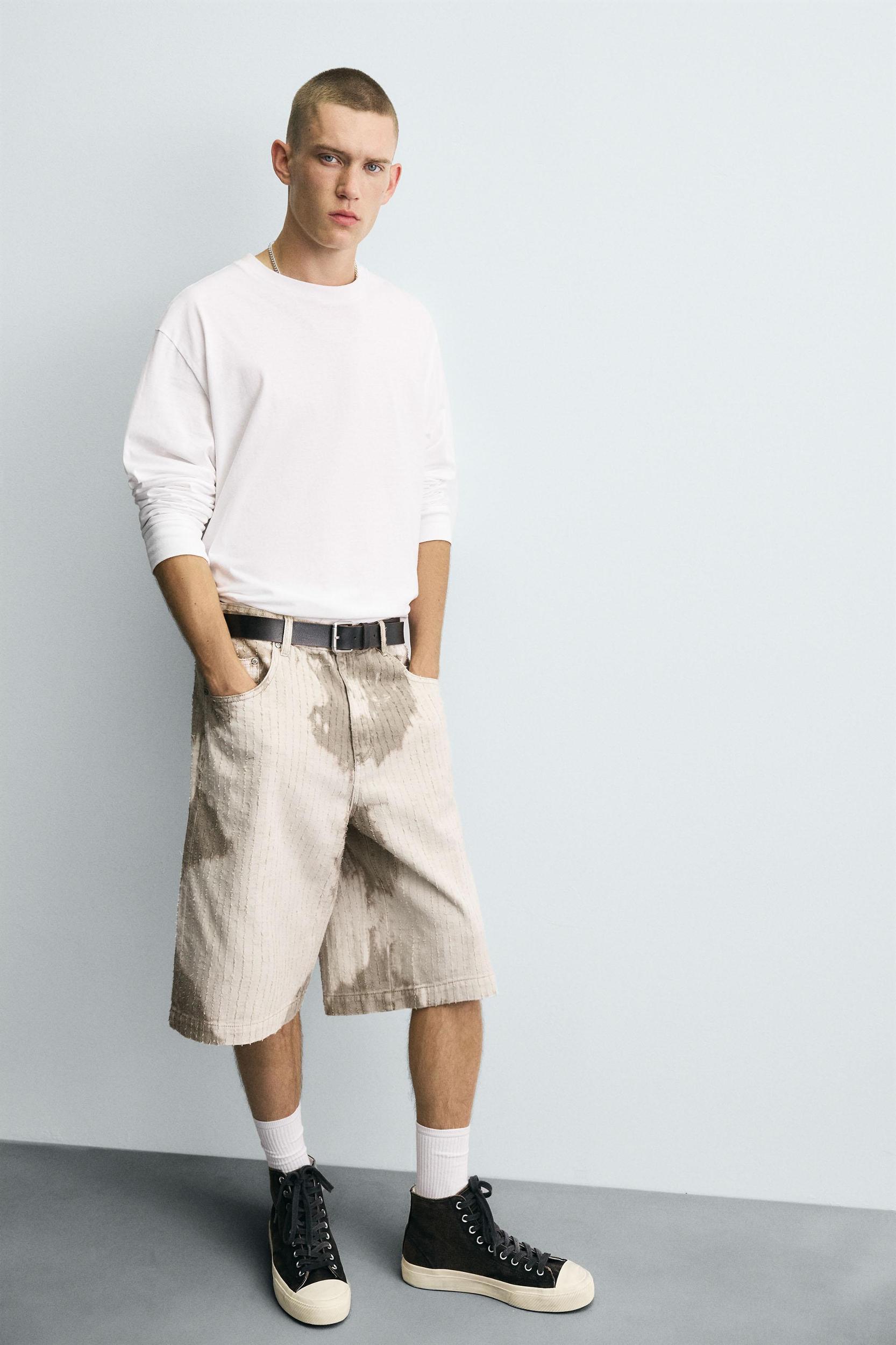 TEXTURED STRIPED SHORTS Product Image